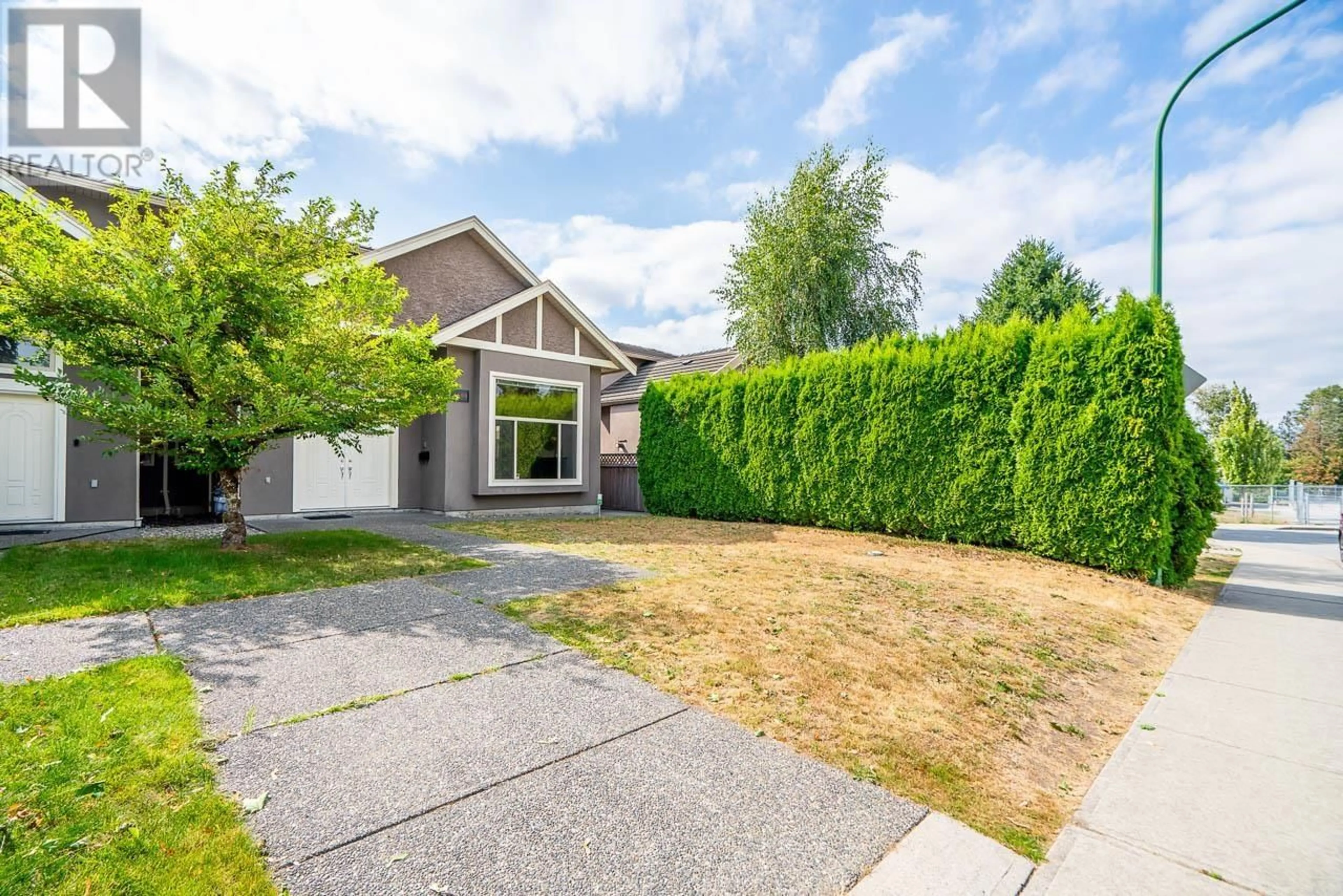 A pic from outside/outdoor area/front of a property/back of a property/a pic from drone, street for 6659 EMPRESS AVENUE, Burnaby British Columbia V5E2S6