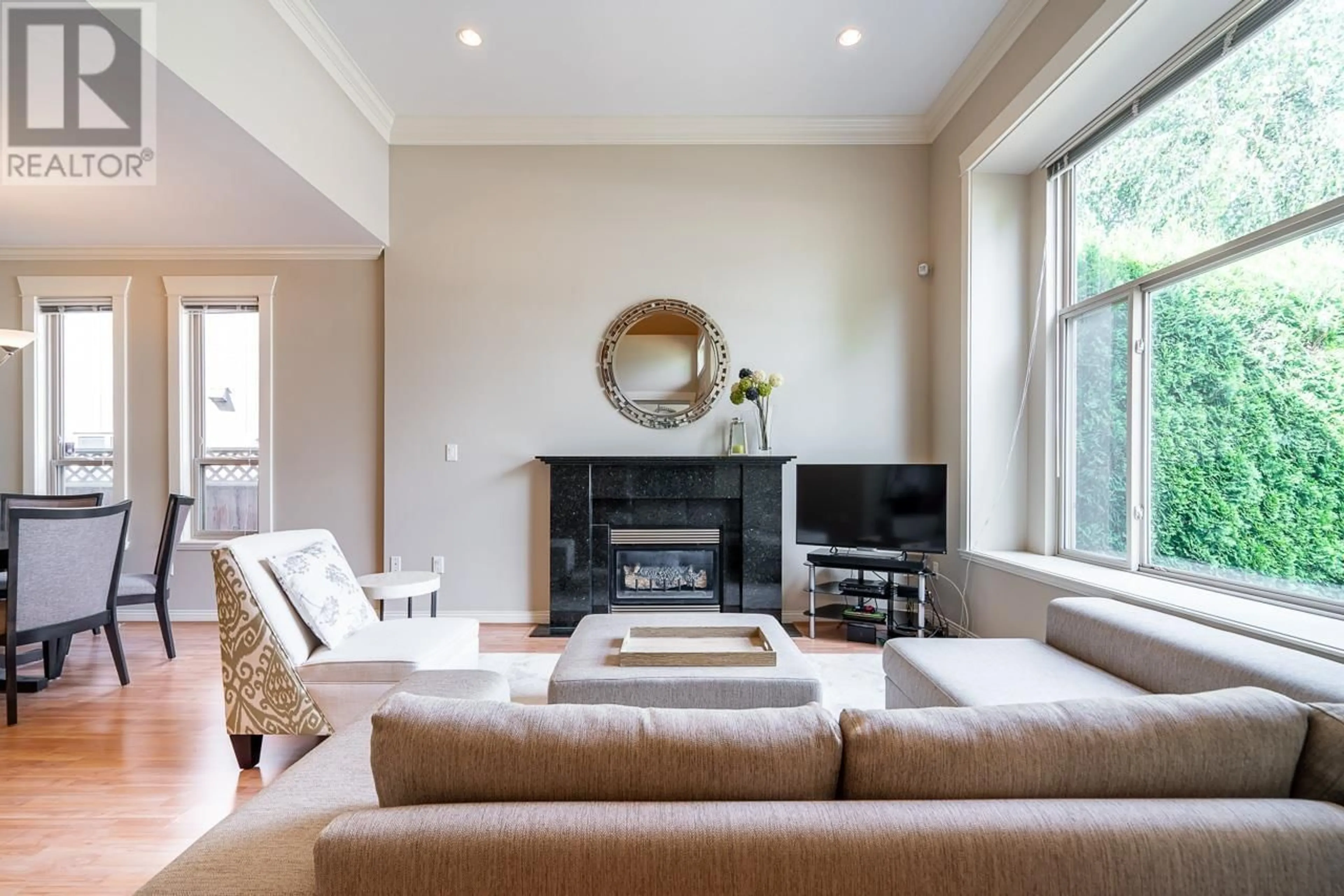 Living room with furniture, unknown for 6659 EMPRESS AVENUE, Burnaby British Columbia V5E2S6