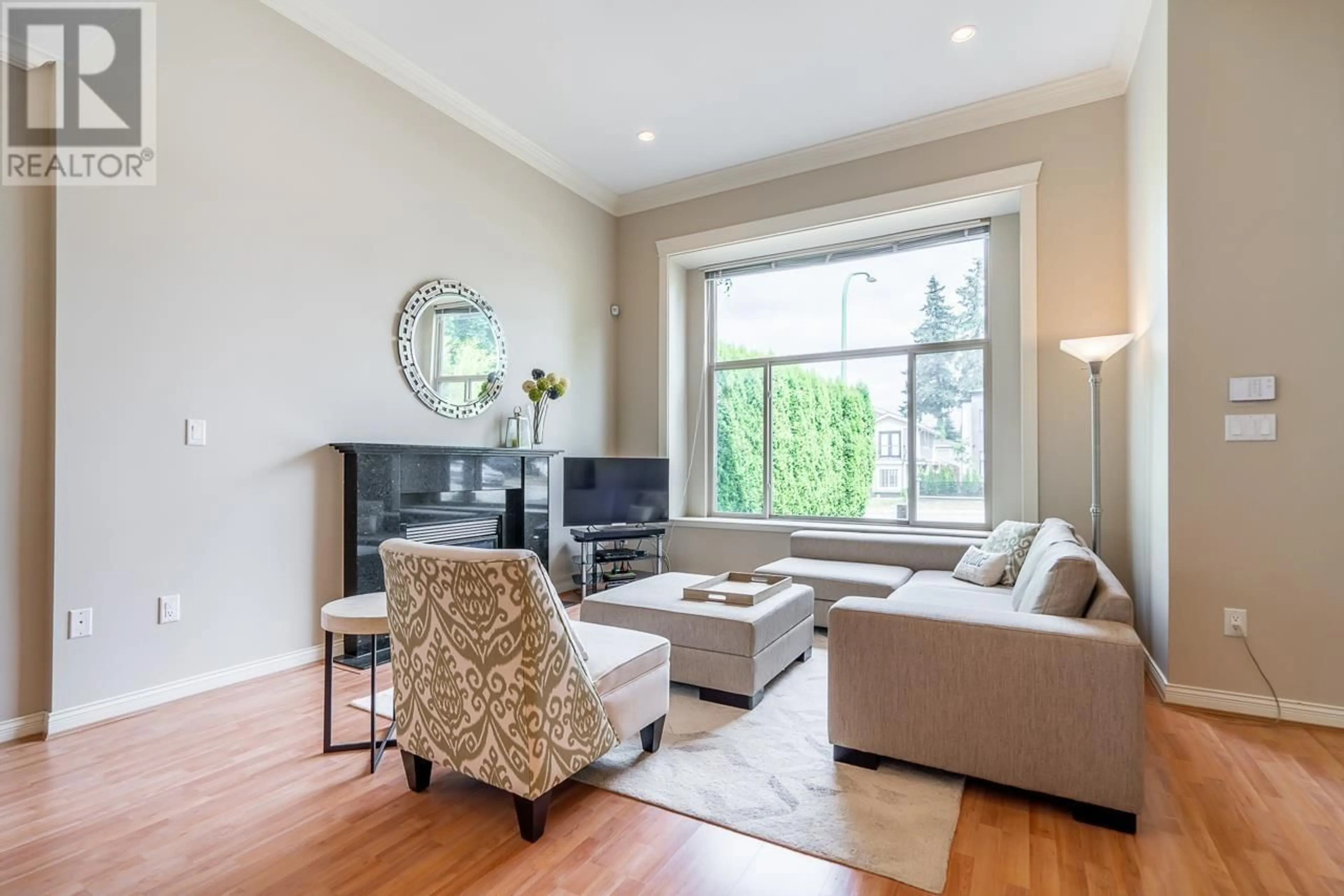 Living room with furniture, wood/laminate floor for 6659 EMPRESS AVENUE, Burnaby British Columbia V5E2S6