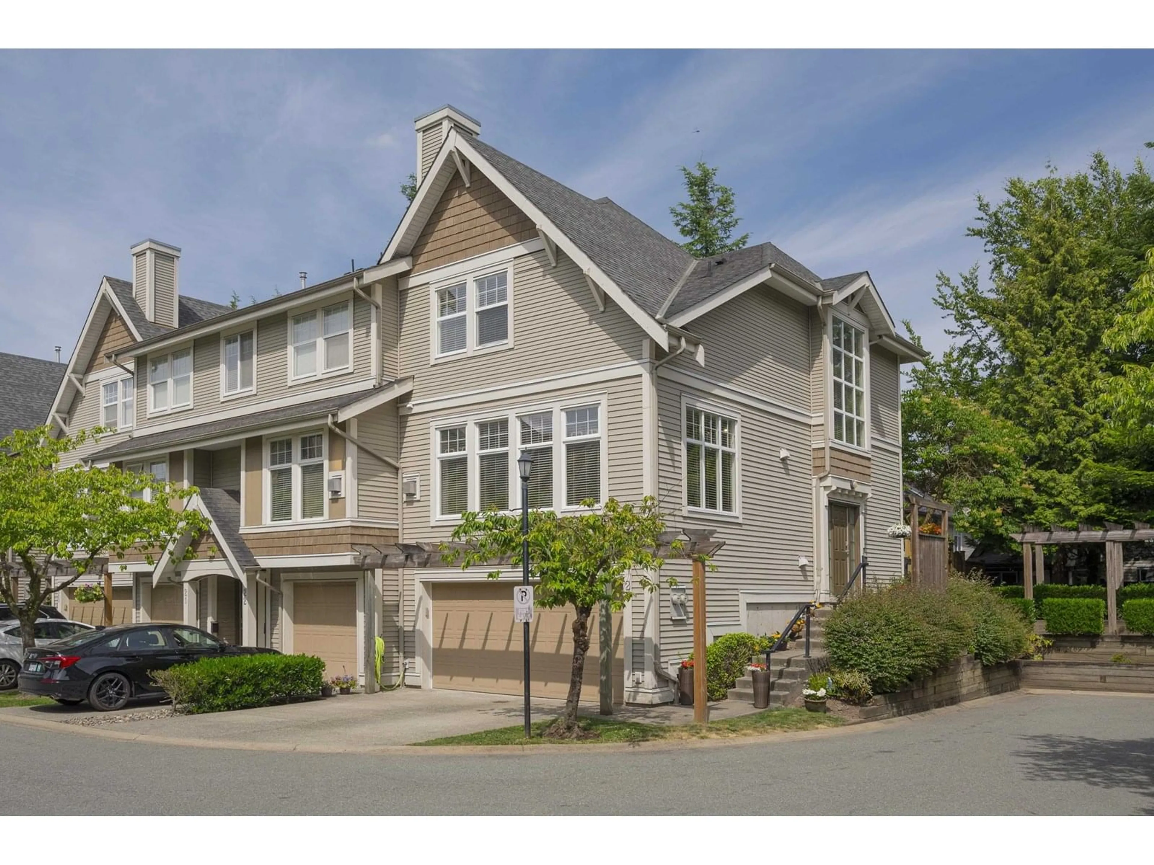 Home with vinyl exterior material, street for 23 - 6588 188, Surrey British Columbia V3S1Z6