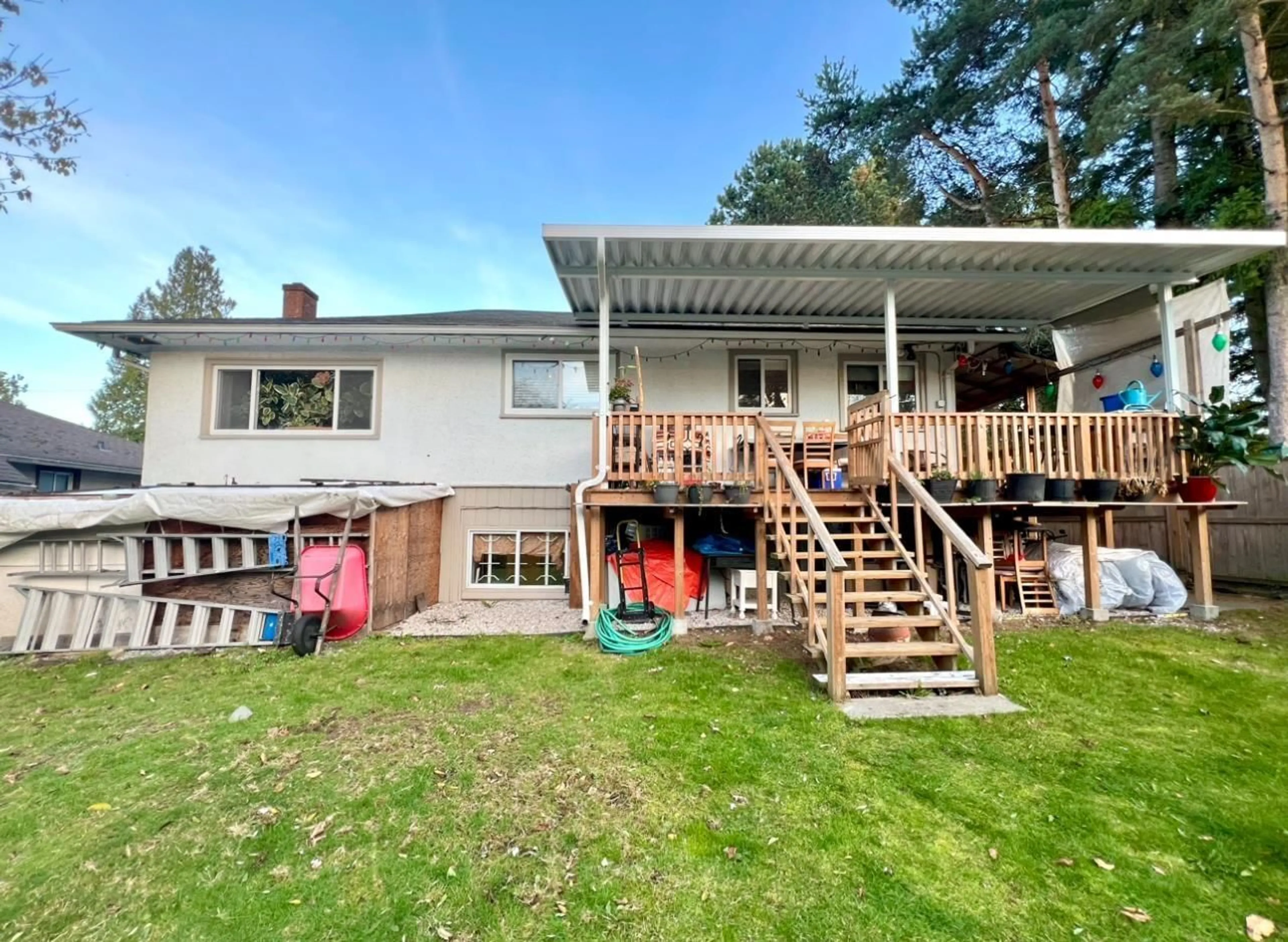 A pic from outside/outdoor area/front of a property/back of a property/a pic from drone, unknown for 11037 131, Surrey British Columbia V3T3P8