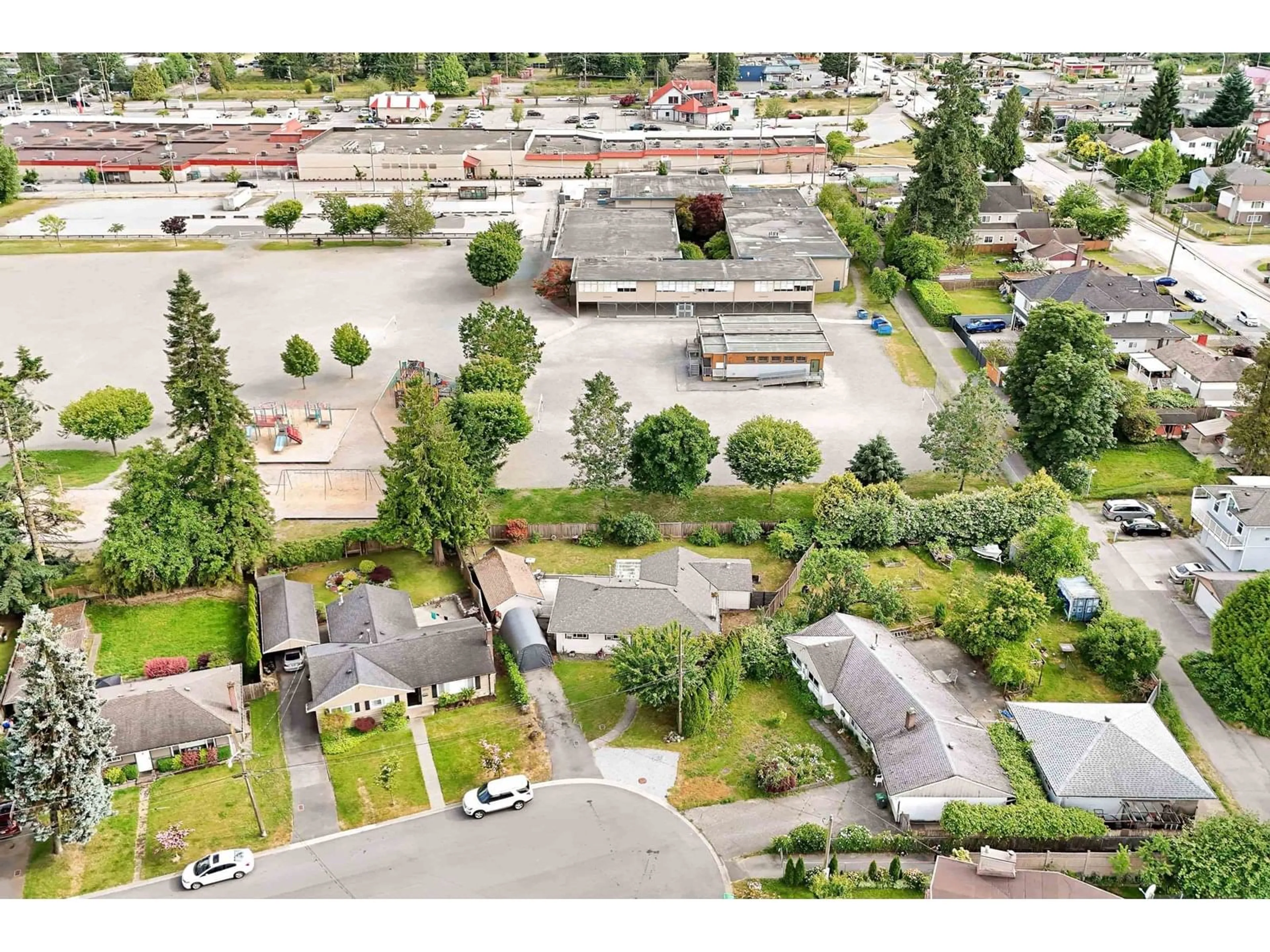 A pic from outside/outdoor area/front of a property/back of a property/a pic from drone, street for 14848 LARK, Surrey British Columbia V3R4V9