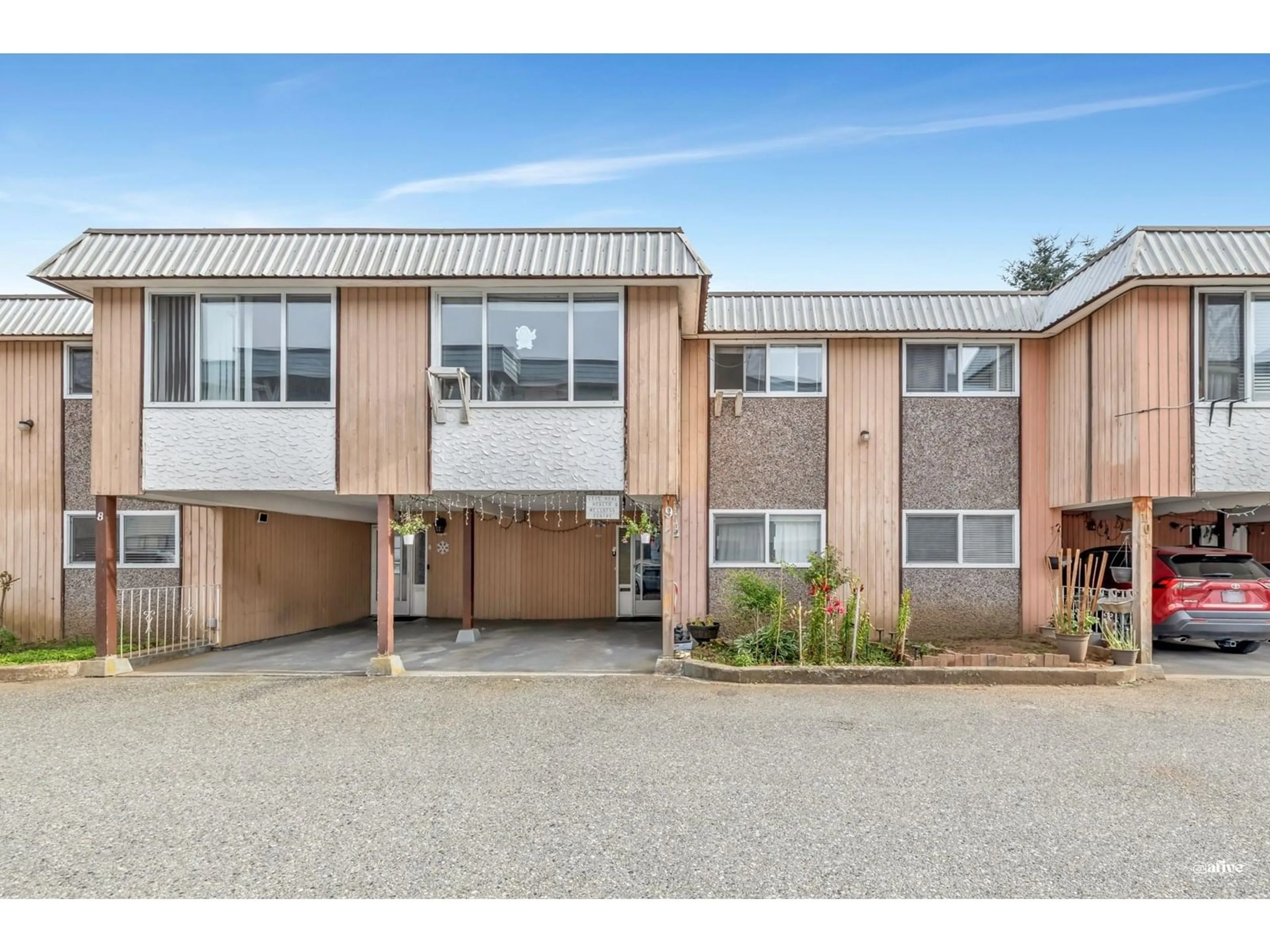 A pic from outside/outdoor area/front of a property/back of a property/a pic from drone, street for 9 - 2241 MCCALLUM, Abbotsford British Columbia V2S3N7