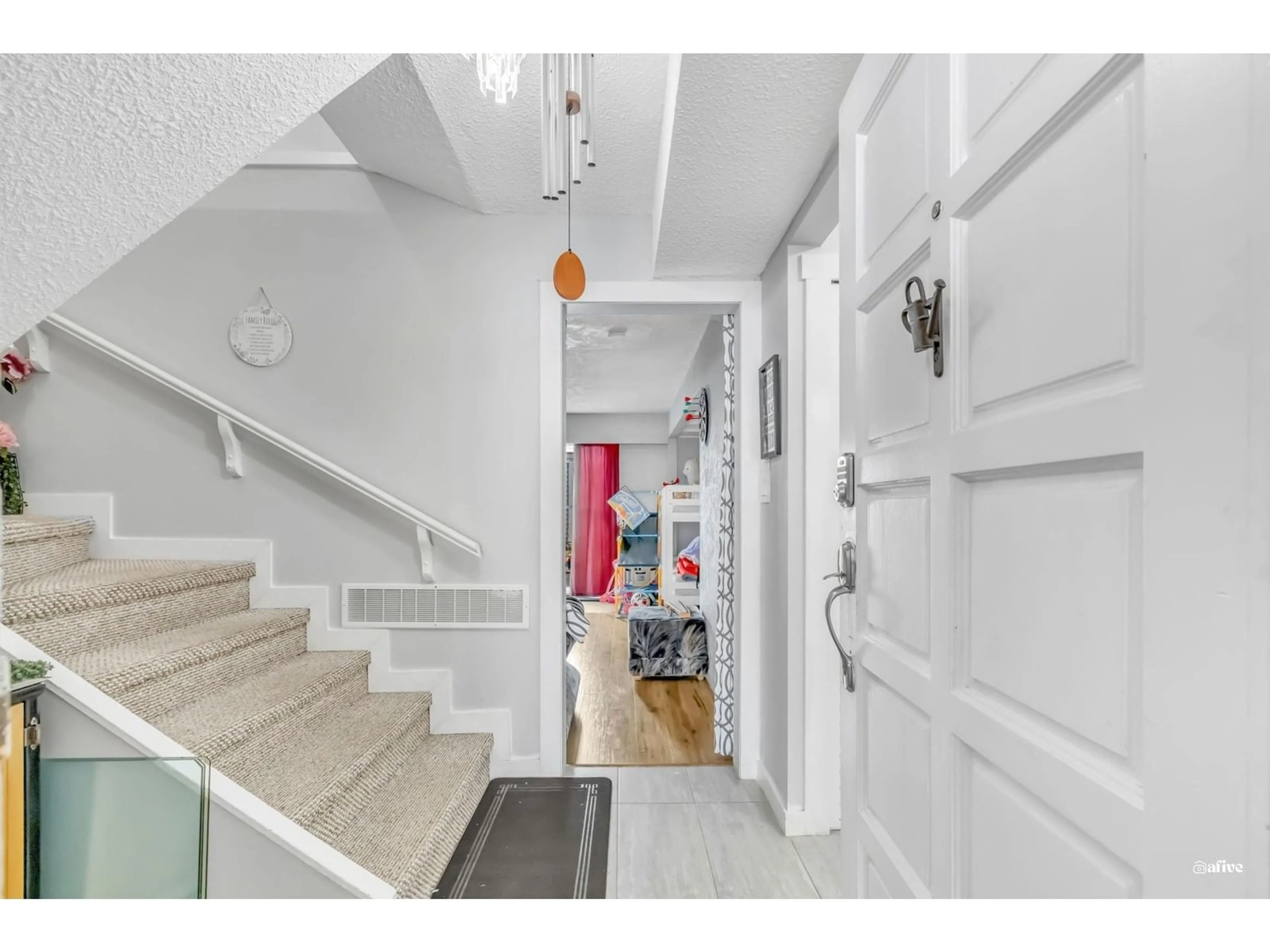 Indoor entryway for 9 - 2241 MCCALLUM, Abbotsford British Columbia V2S3N7