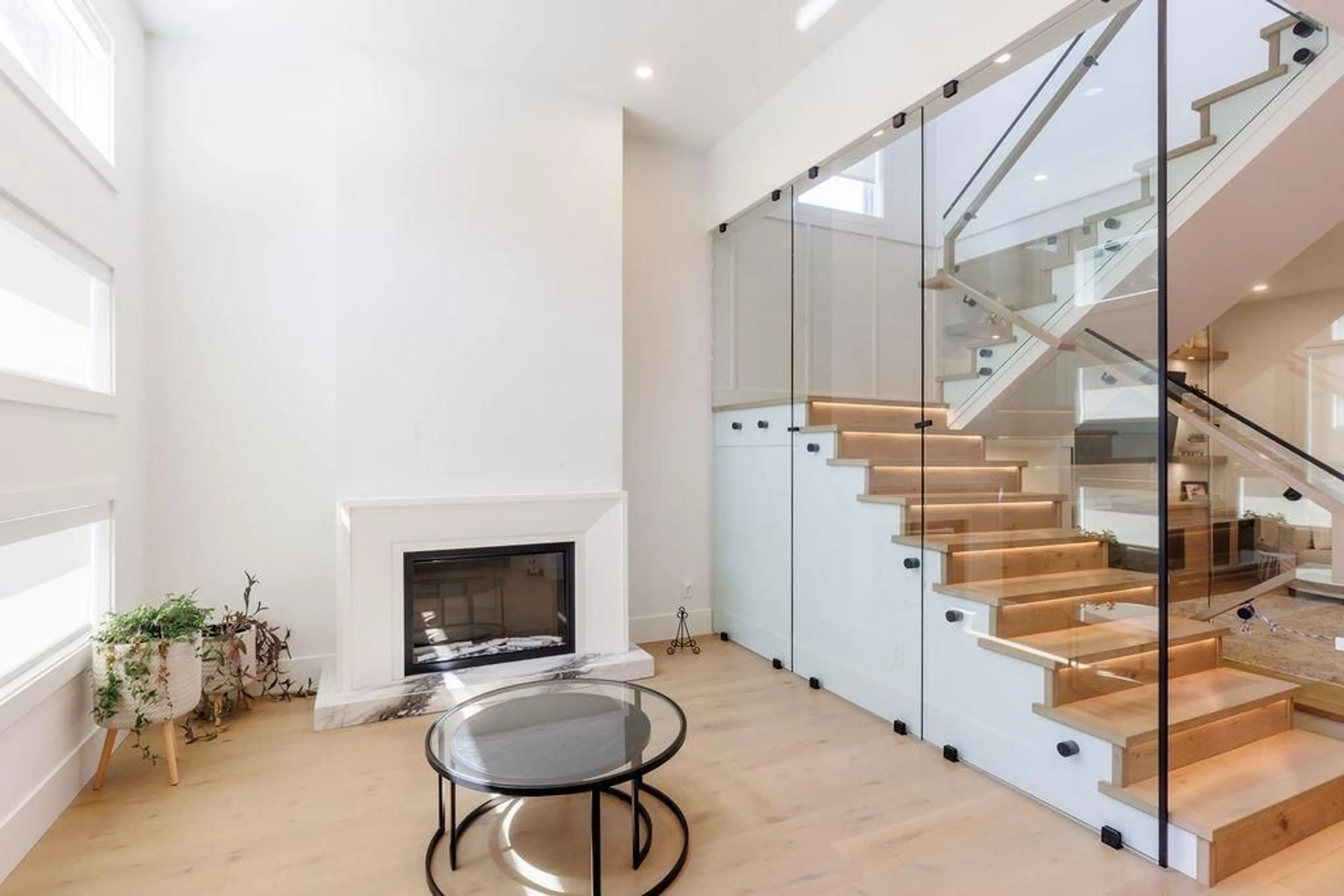 Indoor foyer for 7002 BREWSTER WEST, Delta British Columbia V4E1V1
