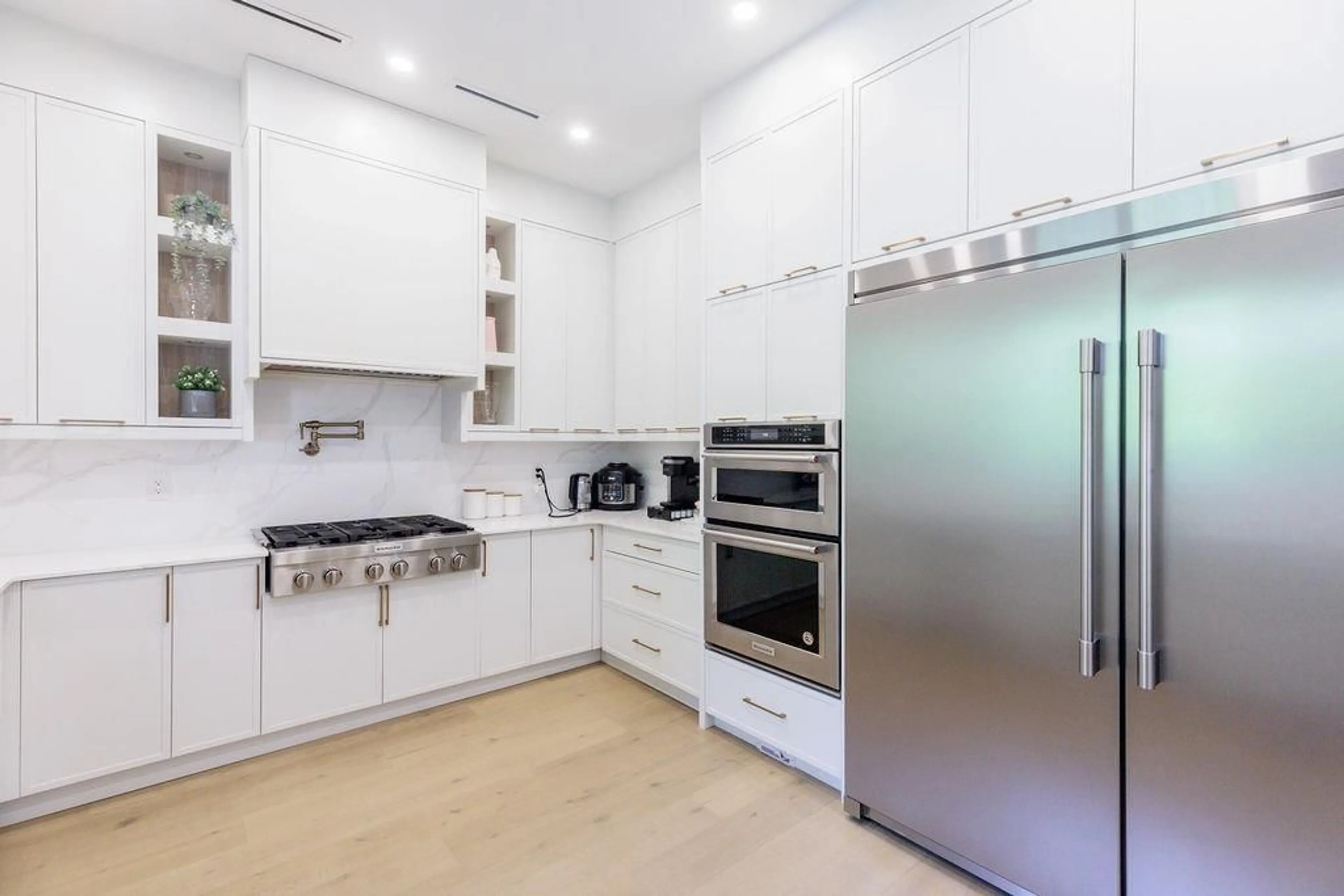 Contemporary kitchen, ceramic/tile floor for 7002 BREWSTER WEST, Delta British Columbia V4E1V1