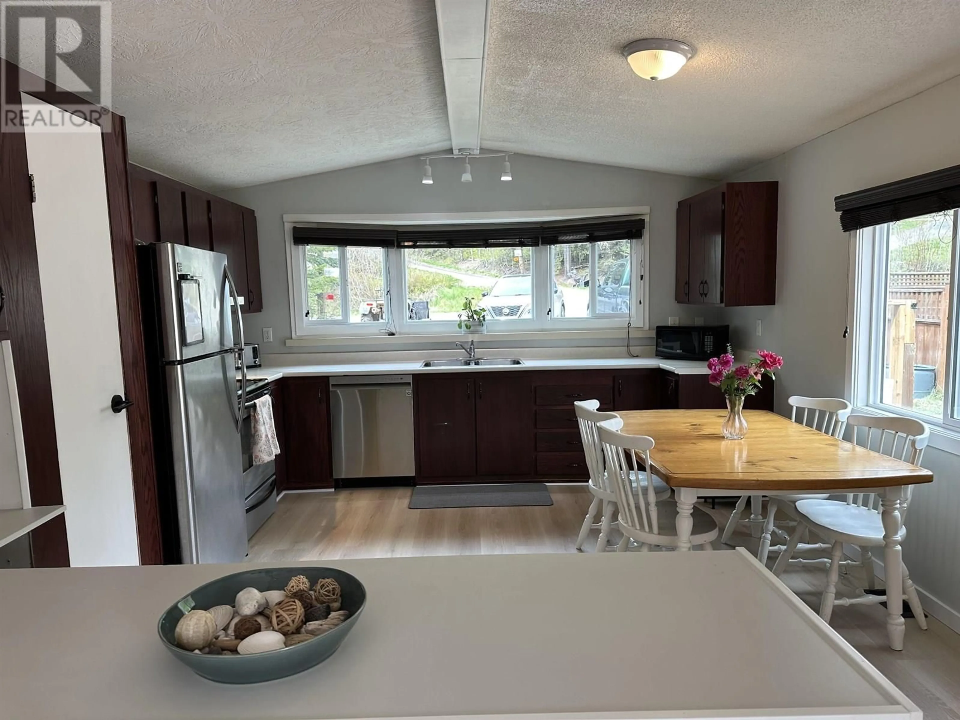 Open concept kitchen, unknown for 2054 SOMERVILLE ROAD, Prince George British Columbia V2N5B1