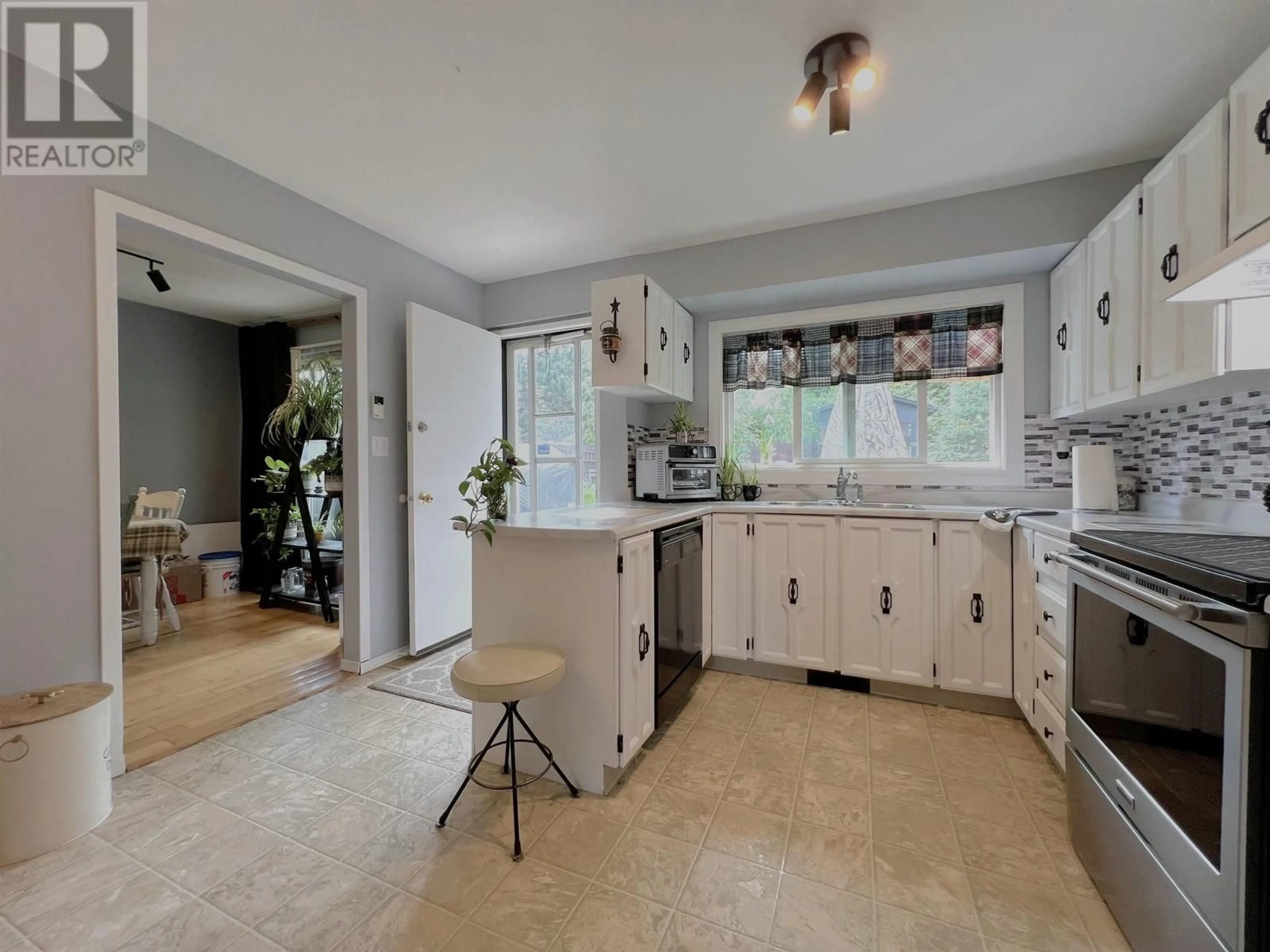 Open concept kitchen, unknown for 8145 ST LAWRENCE AVENUE, Prince George British Columbia V2N4K6