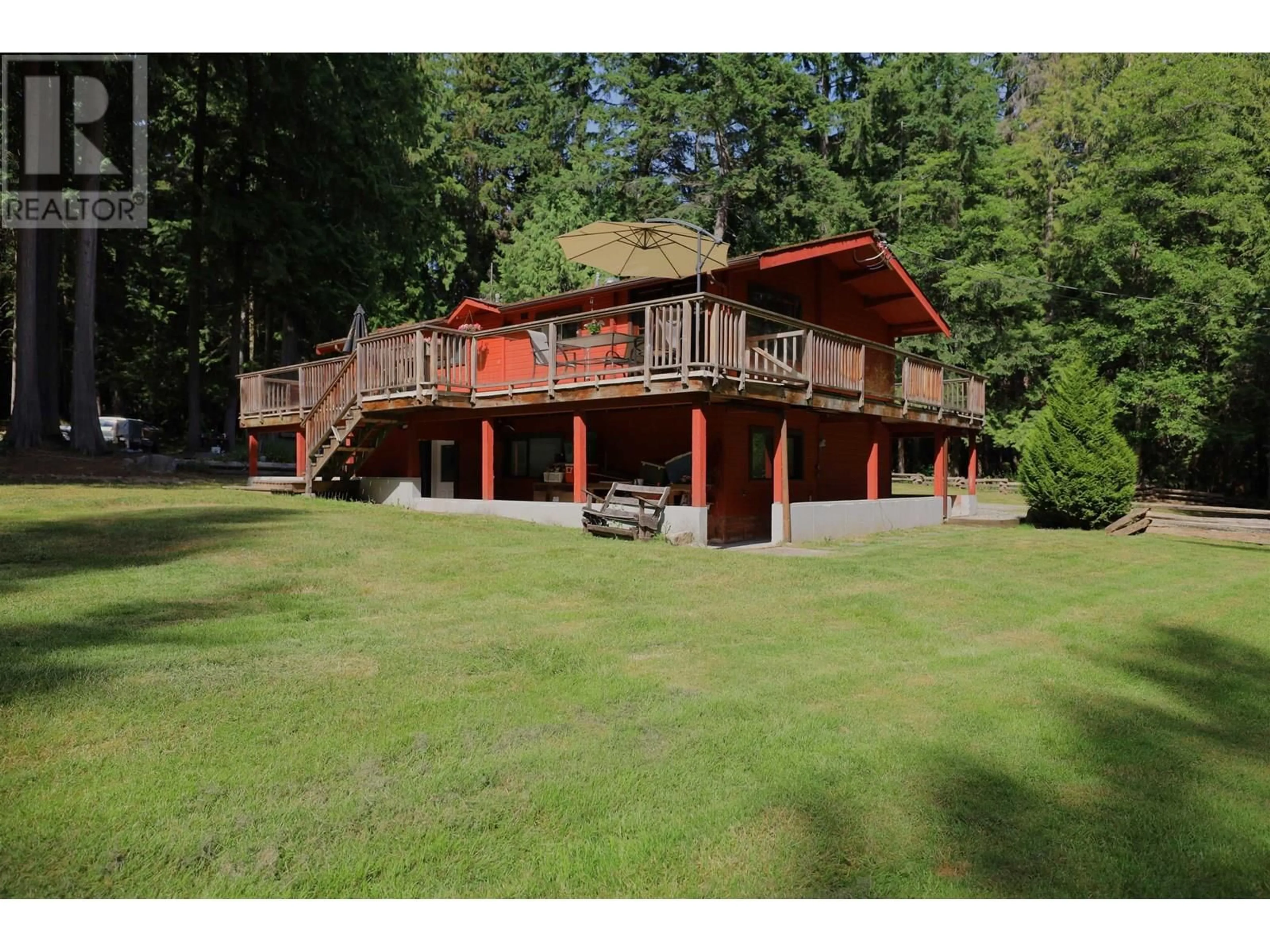 A pic from outside/outdoor area/front of a property/back of a property/a pic from drone, unknown for 1747 HANBURY ROAD, Roberts Creek British Columbia V0N2W1