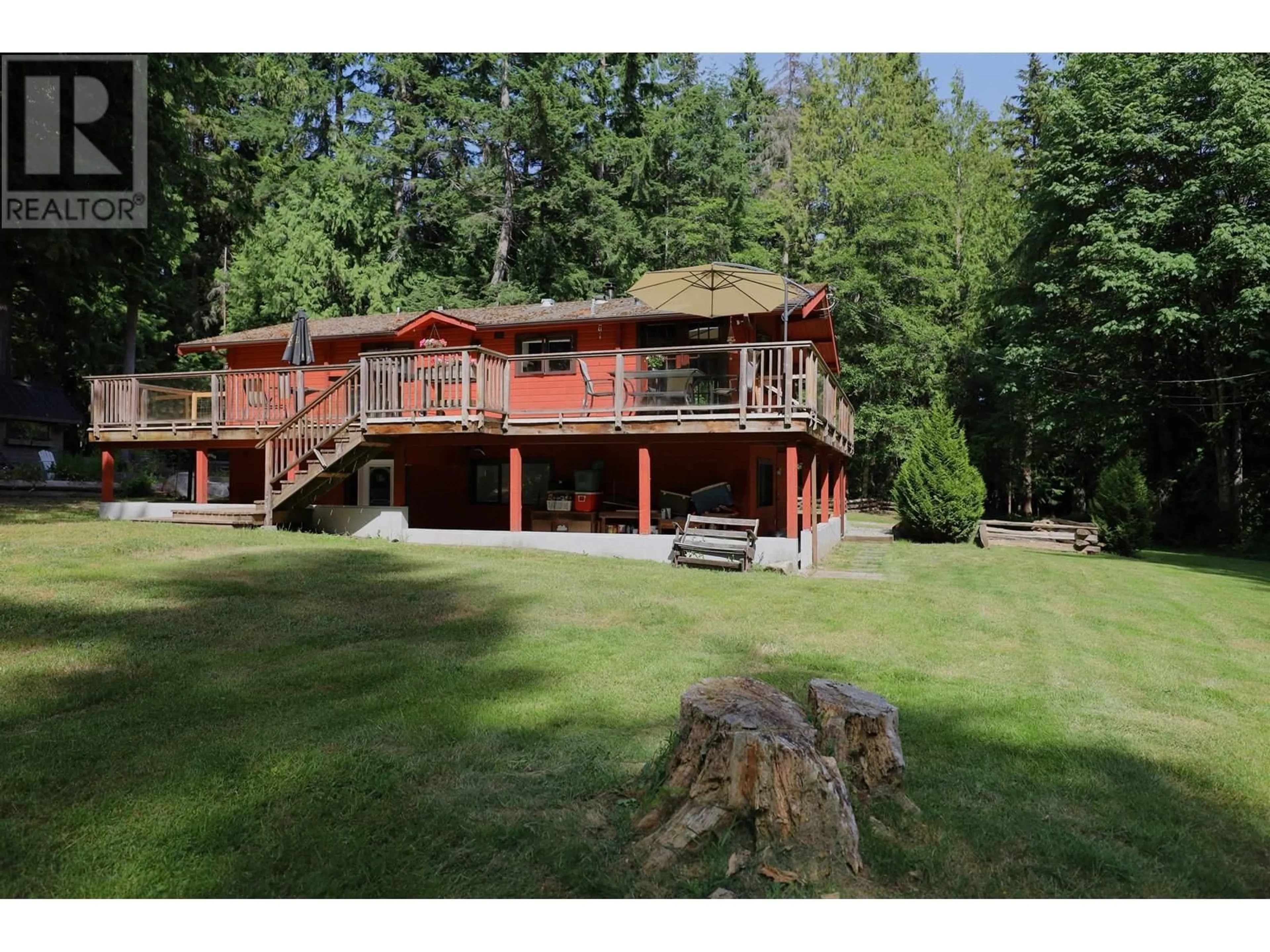 A pic from outside/outdoor area/front of a property/back of a property/a pic from drone, unknown for 1747 HANBURY ROAD, Roberts Creek British Columbia V0N2W1
