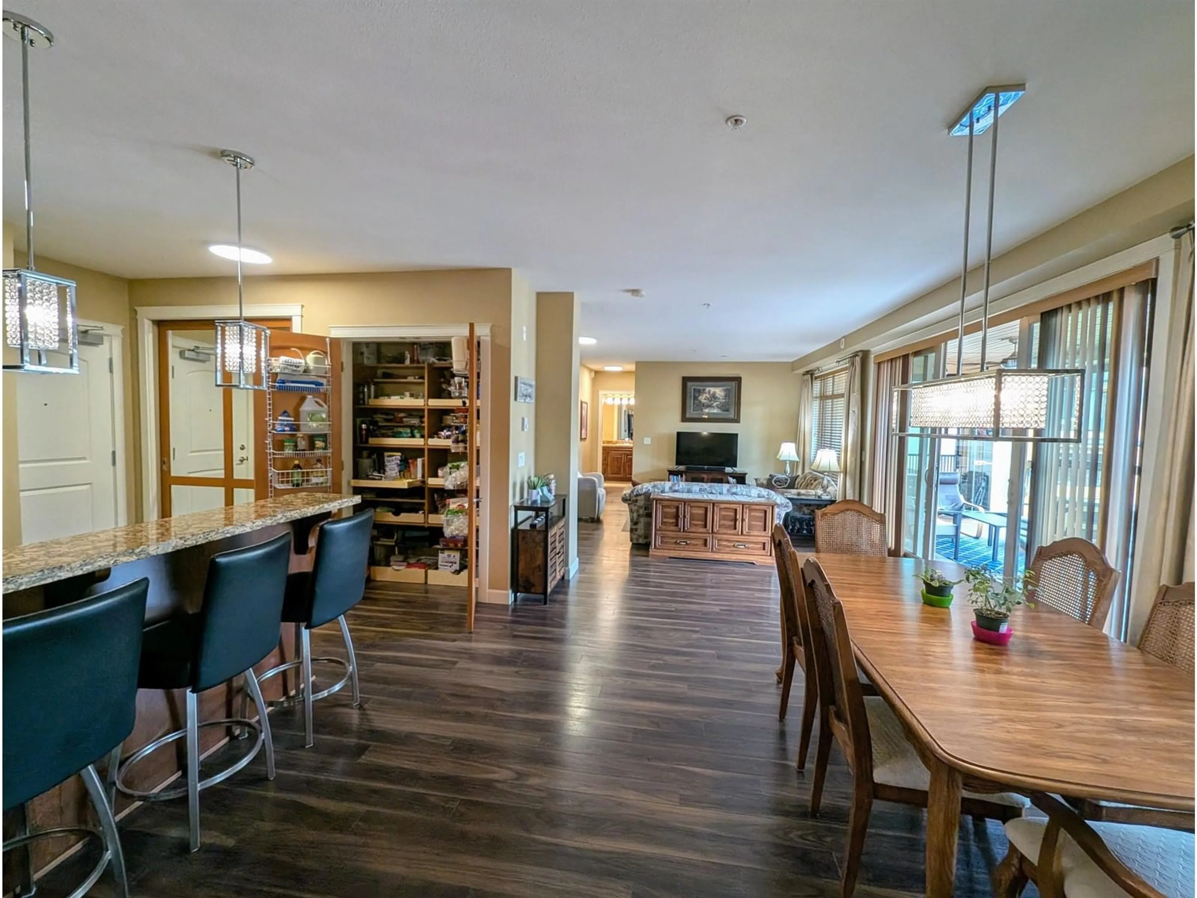Open concept kitchen, unknown for 409 - 2860 TRETHEWEY, Abbotsford British Columbia V2T0G5