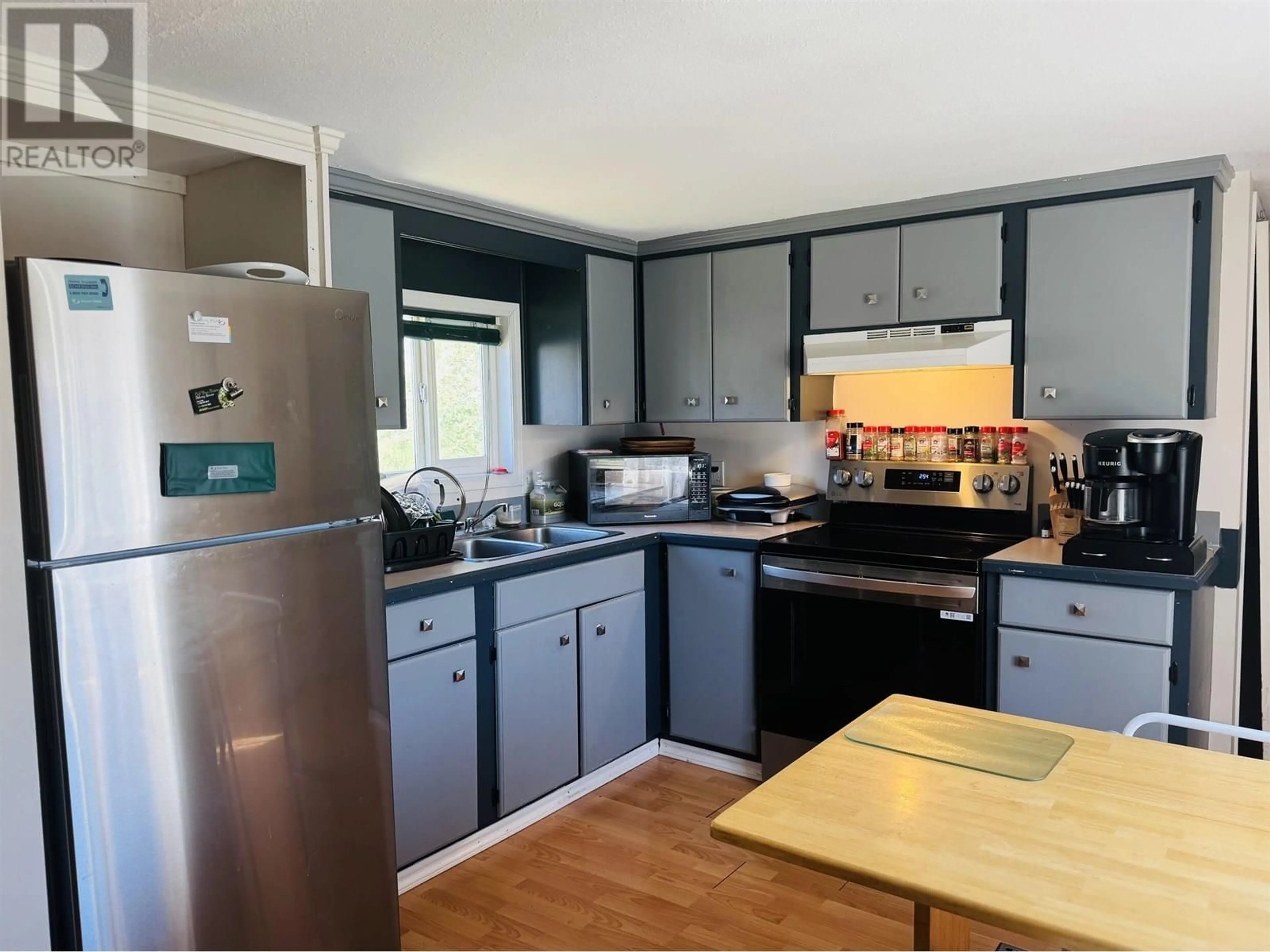 Standard kitchen, wood/laminate floor for T9 - 560 SODA CREEK ROAD, Williams Lake British Columbia V2G5E7