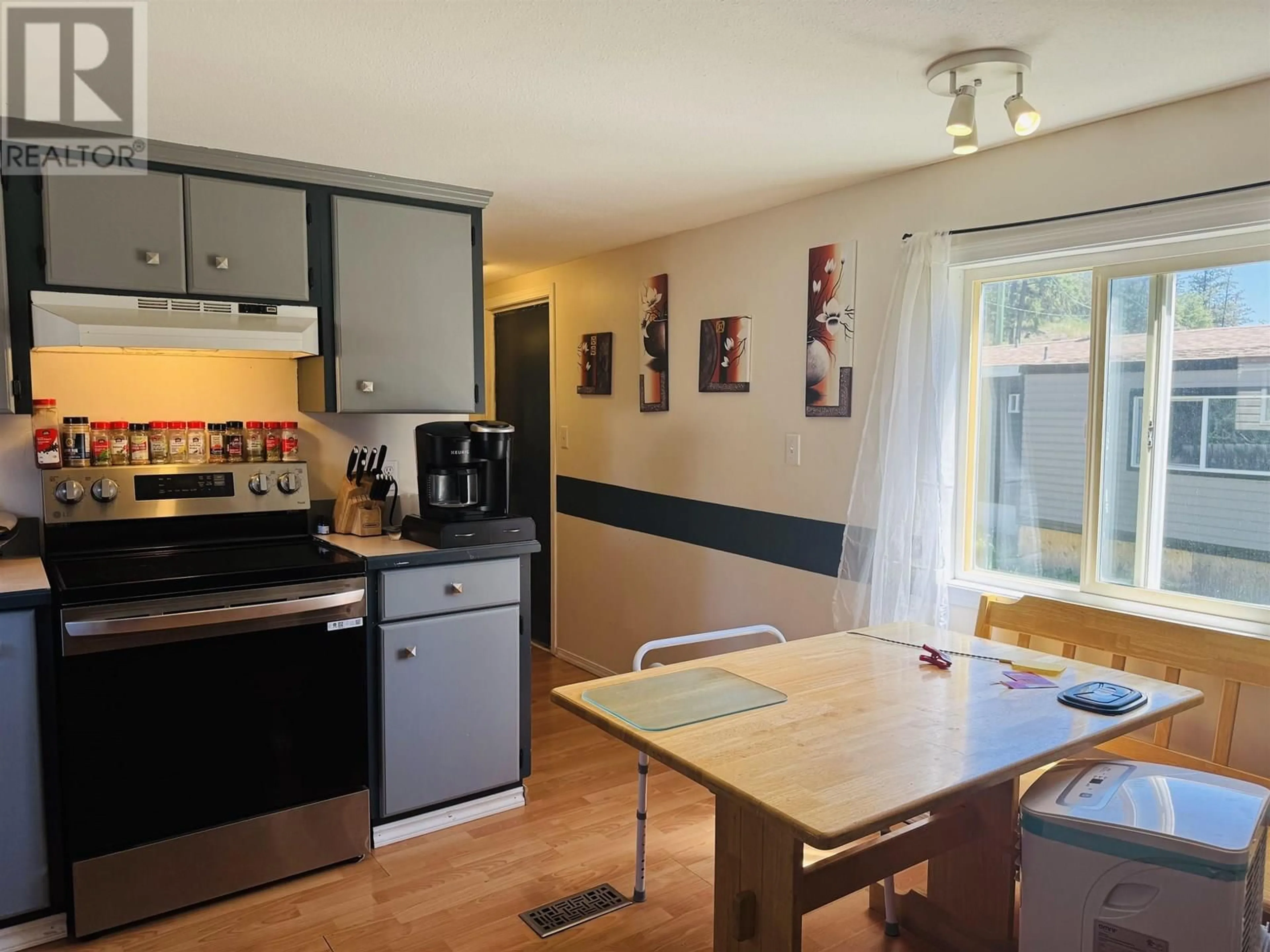Standard kitchen, unknown for T9 - 560 SODA CREEK ROAD, Williams Lake British Columbia V2G5E7