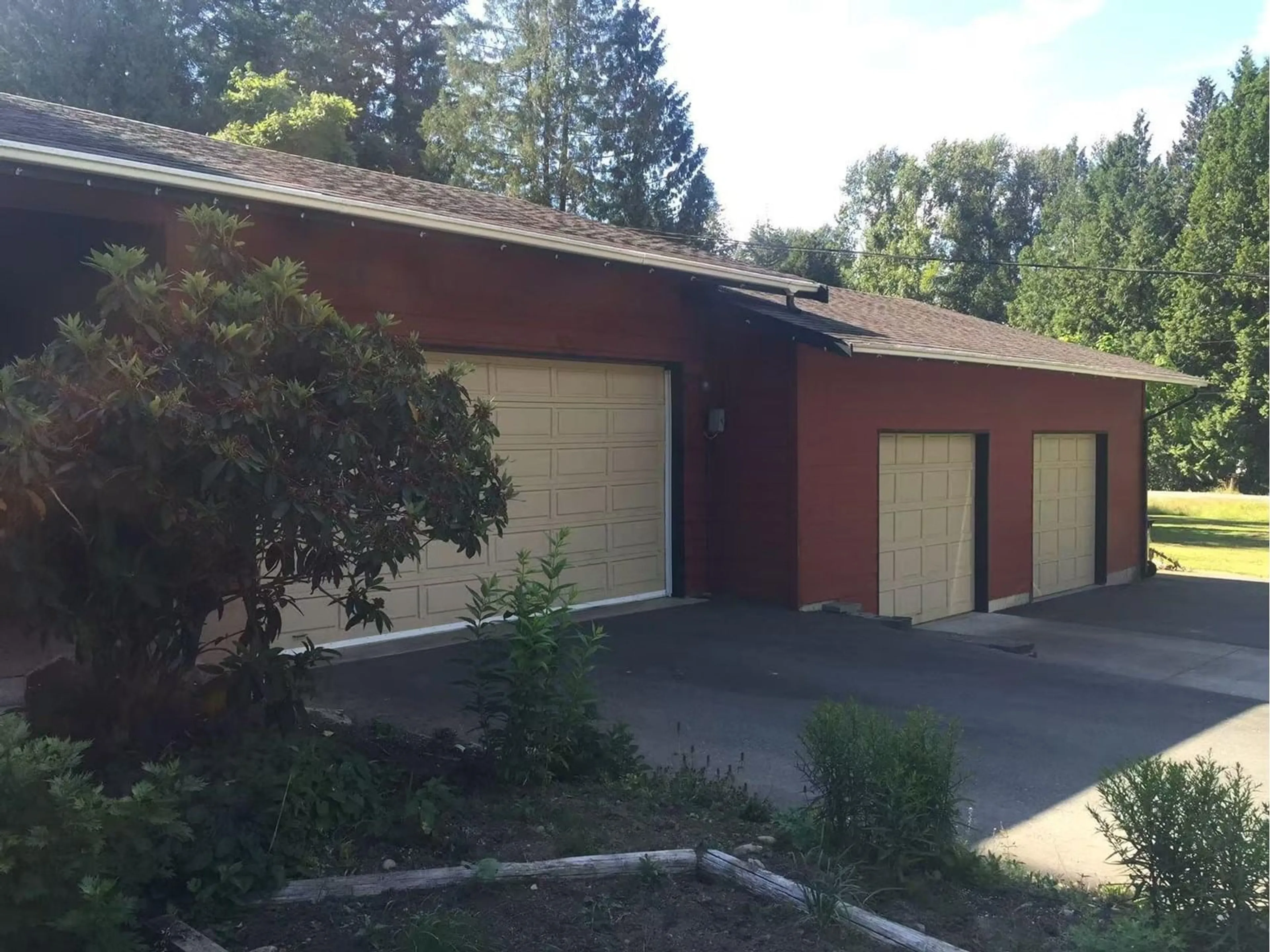 Indoor garage for 20075 FERNRIDGE, Langley British Columbia V2Z1X4