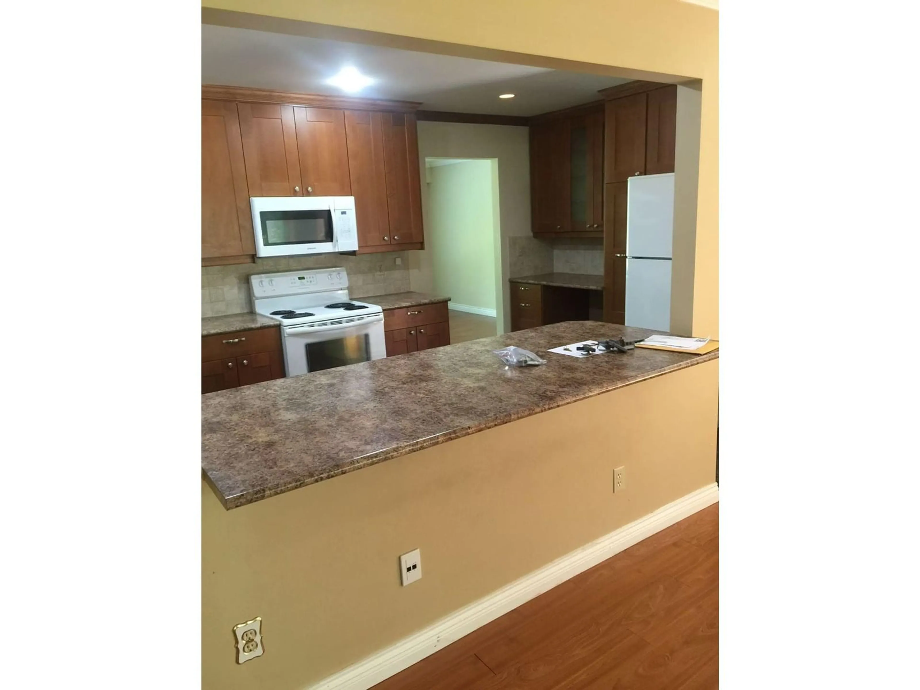 Standard kitchen, unknown for 20075 FERNRIDGE, Langley British Columbia V2Z1X4