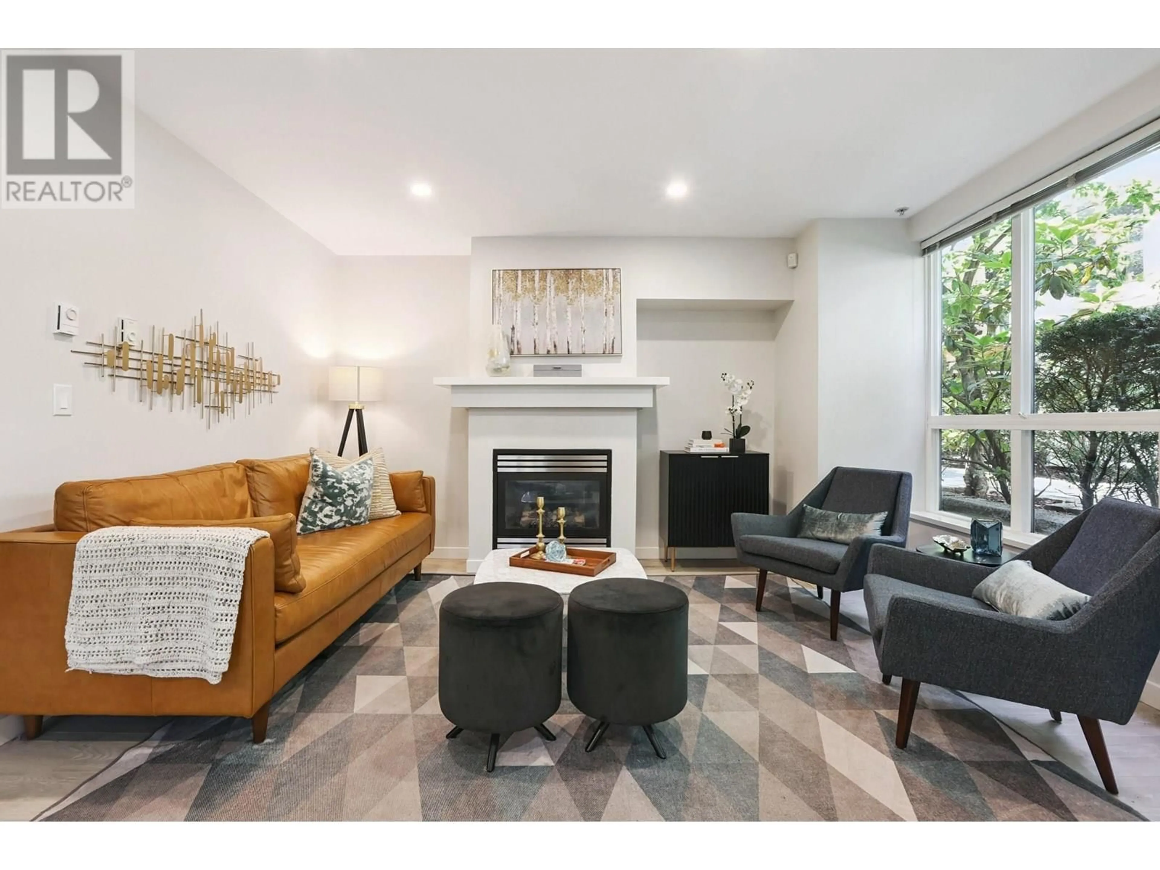 Living room with furniture, unknown for 2 - 1075 LYNN VALLEY ROAD, North Vancouver British Columbia V7J1Z6