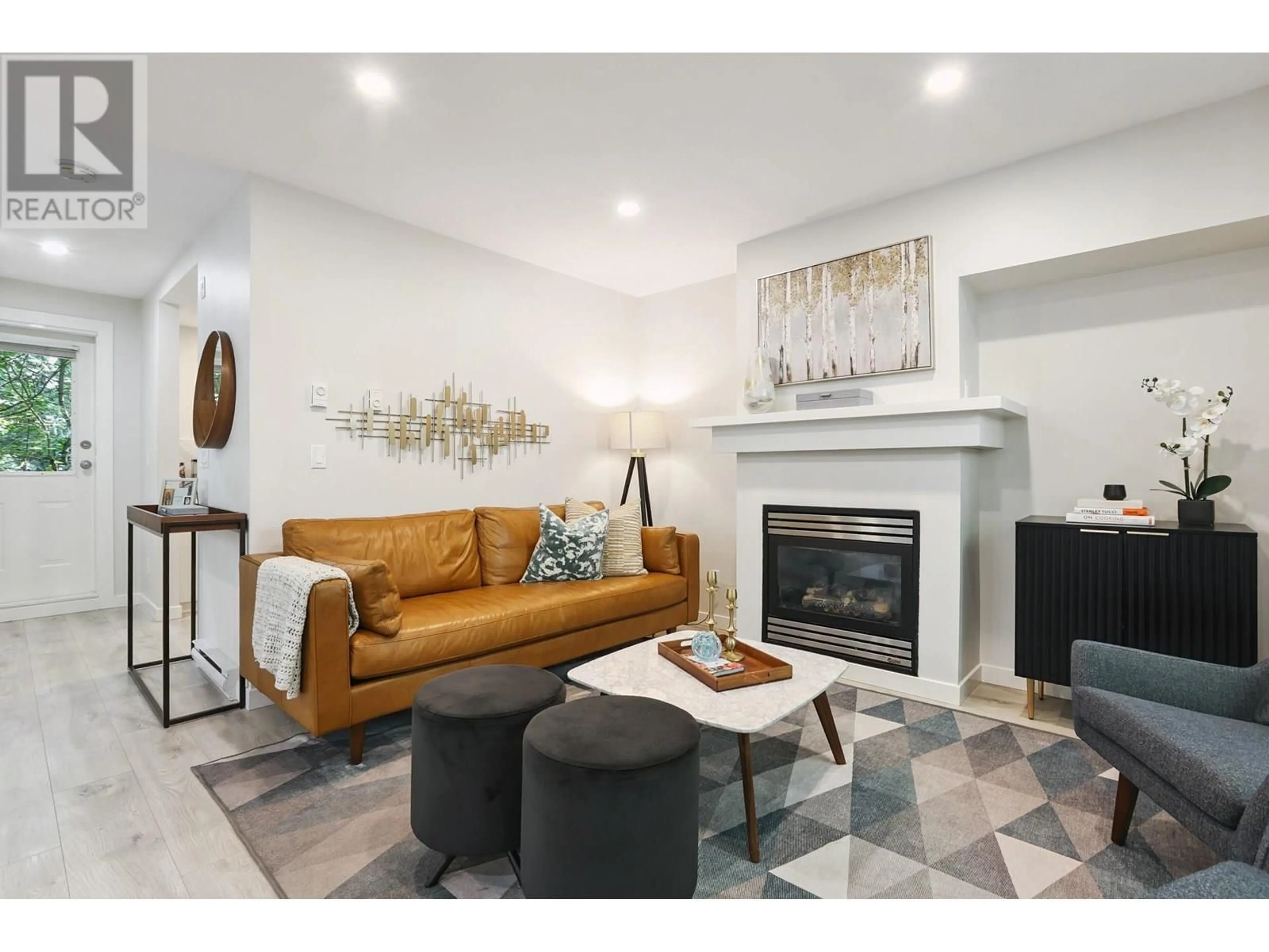 Living room with furniture, unknown for 2 - 1075 LYNN VALLEY ROAD, North Vancouver British Columbia V7J1Z6