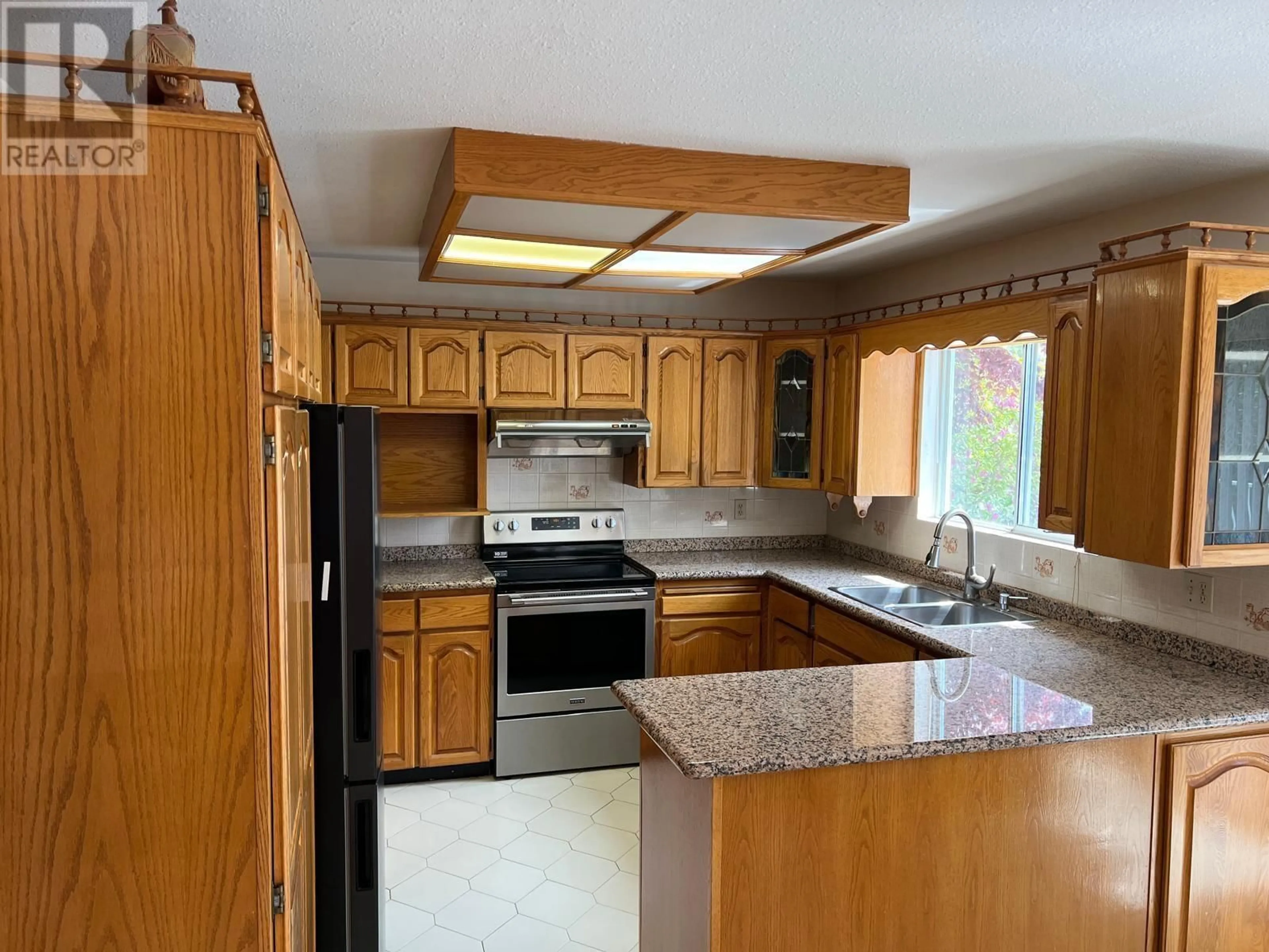 Standard kitchen, unknown for 2068 SCARBORO AVENUE, Vancouver British Columbia V5P2L3