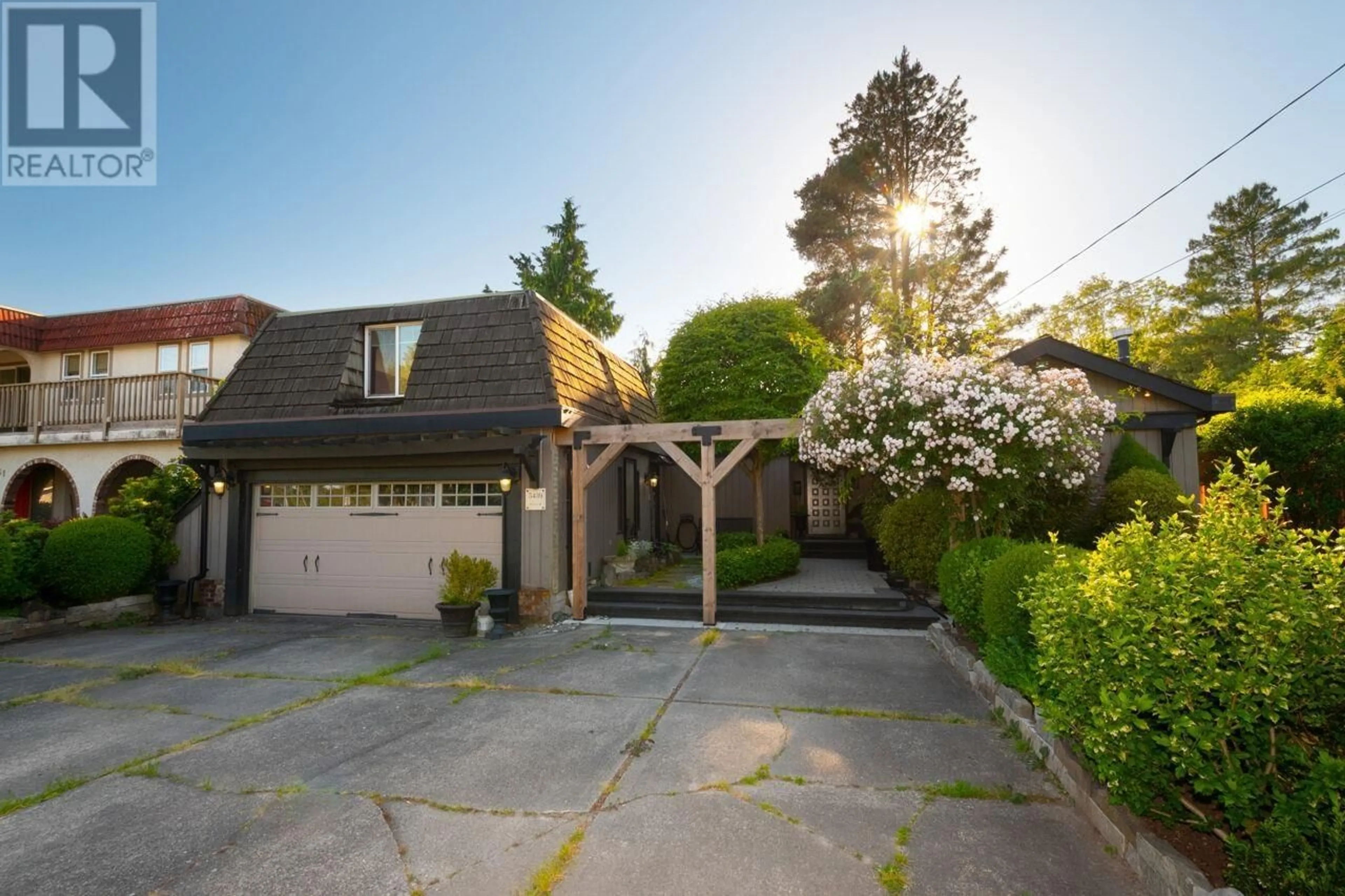 A pic from outside/outdoor area/front of a property/back of a property/a pic from drone, street for 5439 WESTMINSTER AVENUE, Ladner British Columbia V4K2J4