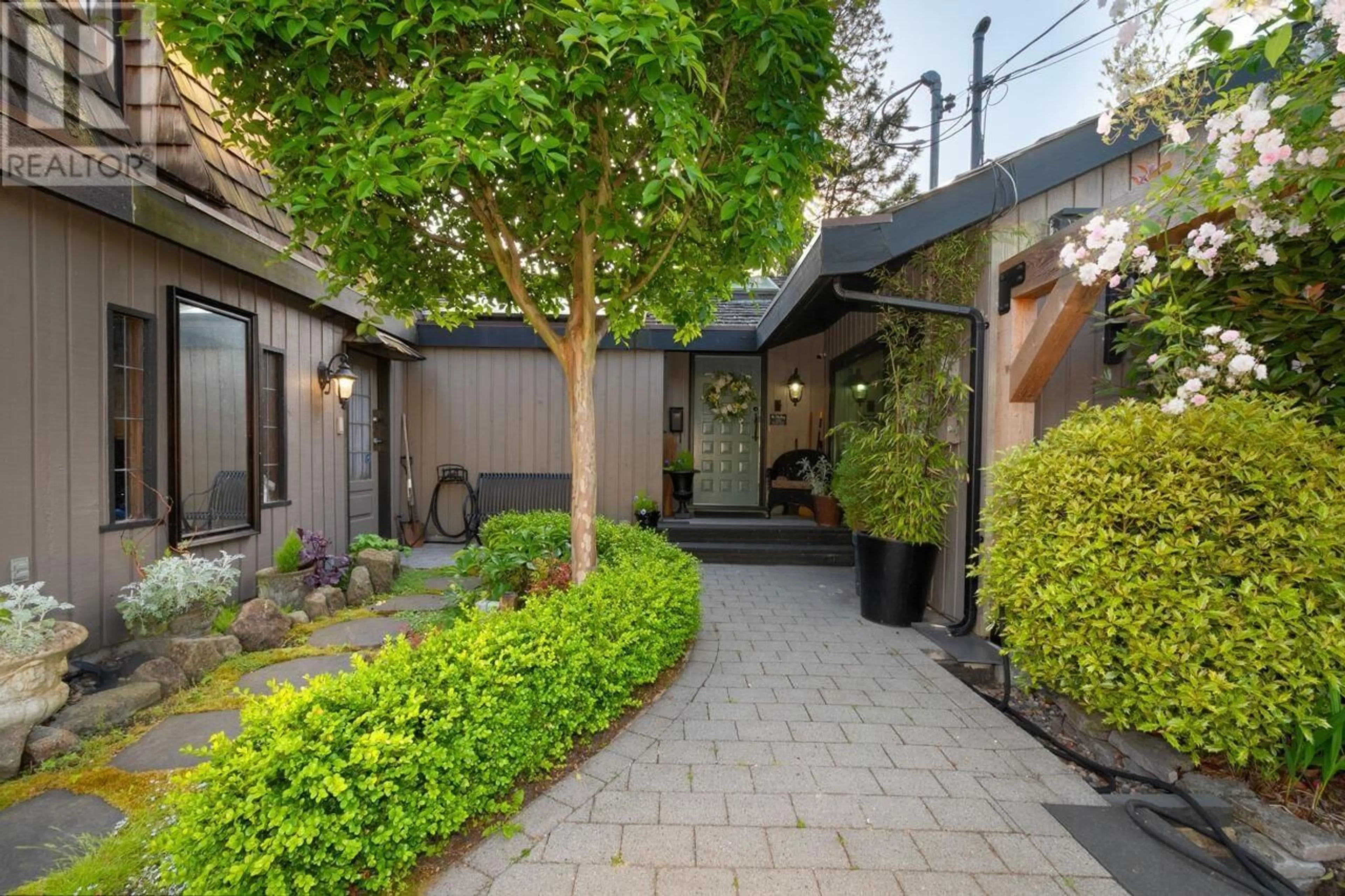 Patio, street for 5439 WESTMINSTER AVENUE, Ladner British Columbia V4K2J4