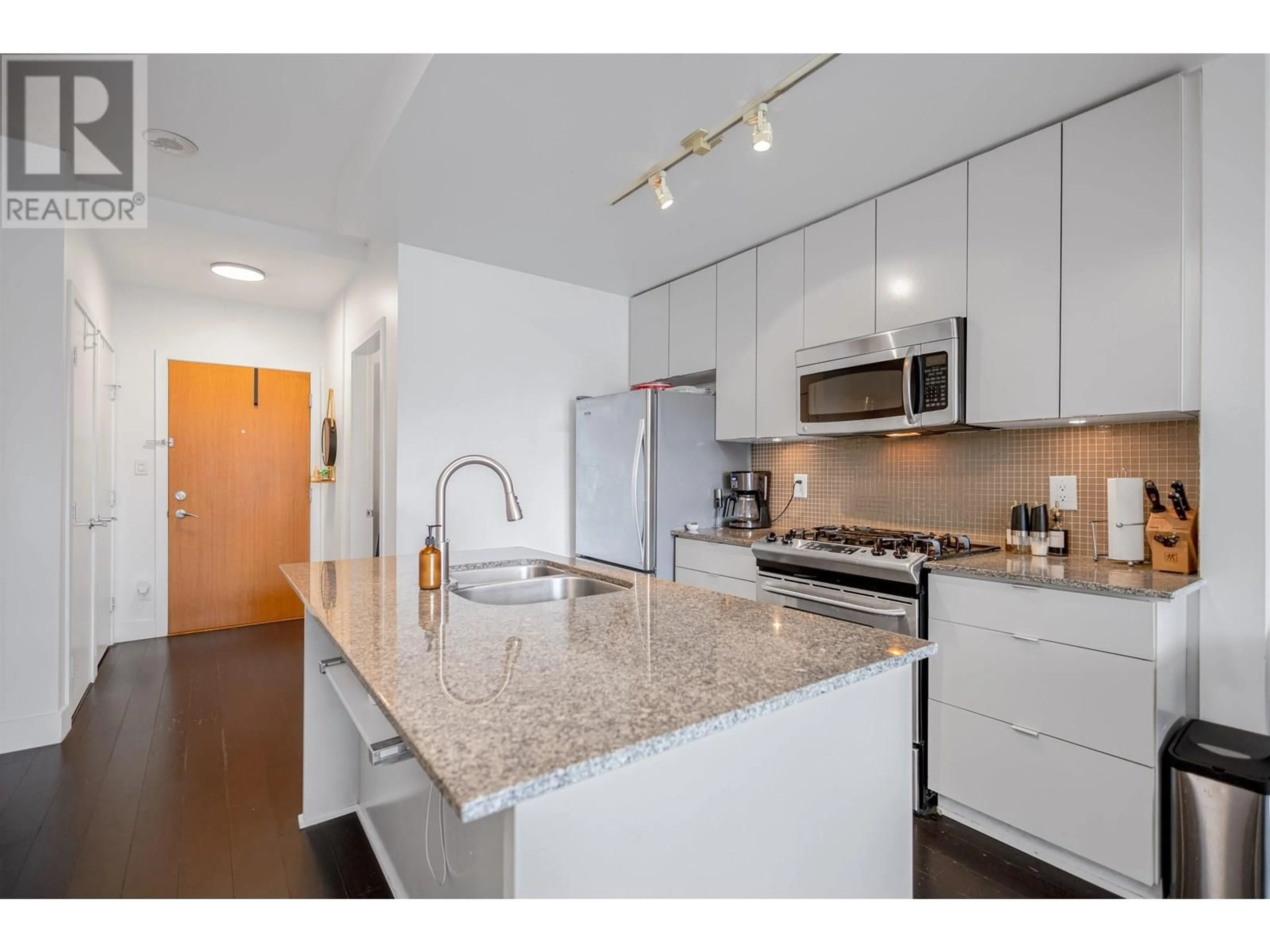 Open concept kitchen, unknown for 611 - 298 11TH AVENUE, Vancouver British Columbia V5T0A2