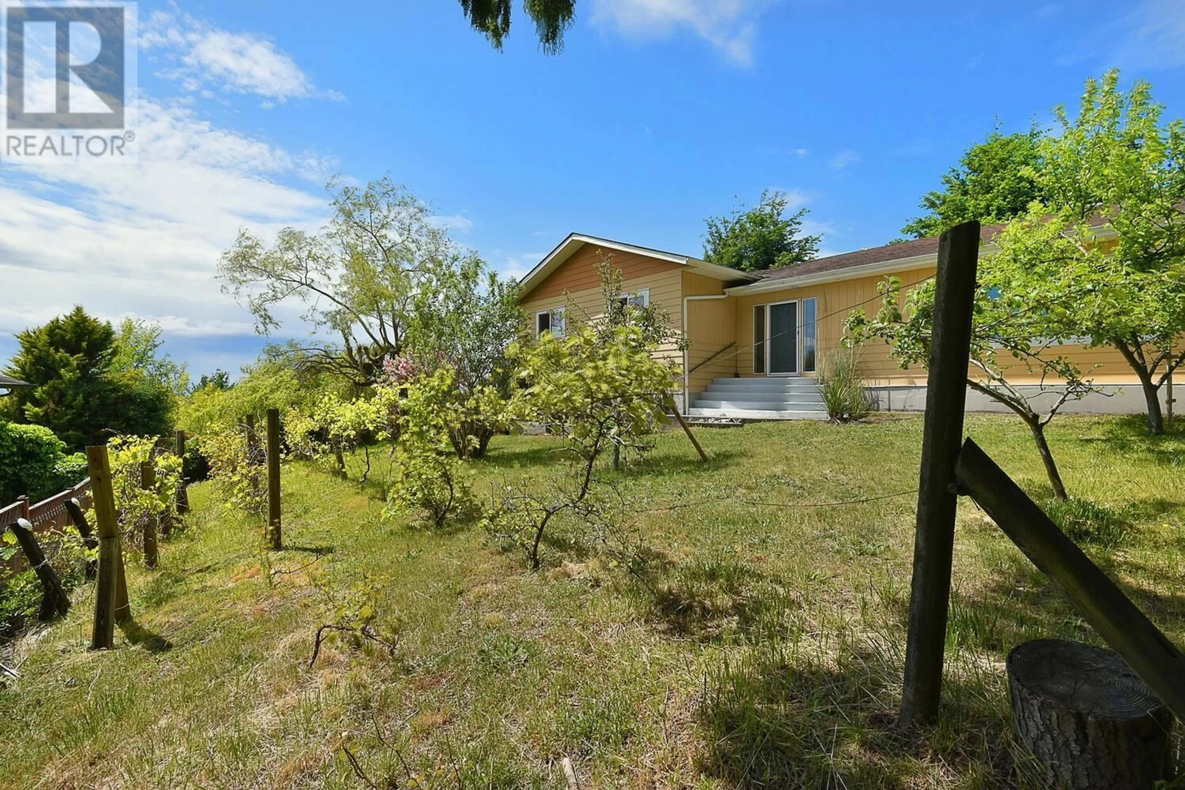 A pic from outside/outdoor area/front of a property/back of a property/a pic from drone, unknown for 6335 NORWEST BAY ROAD, Sechelt British Columbia V7Z0M5