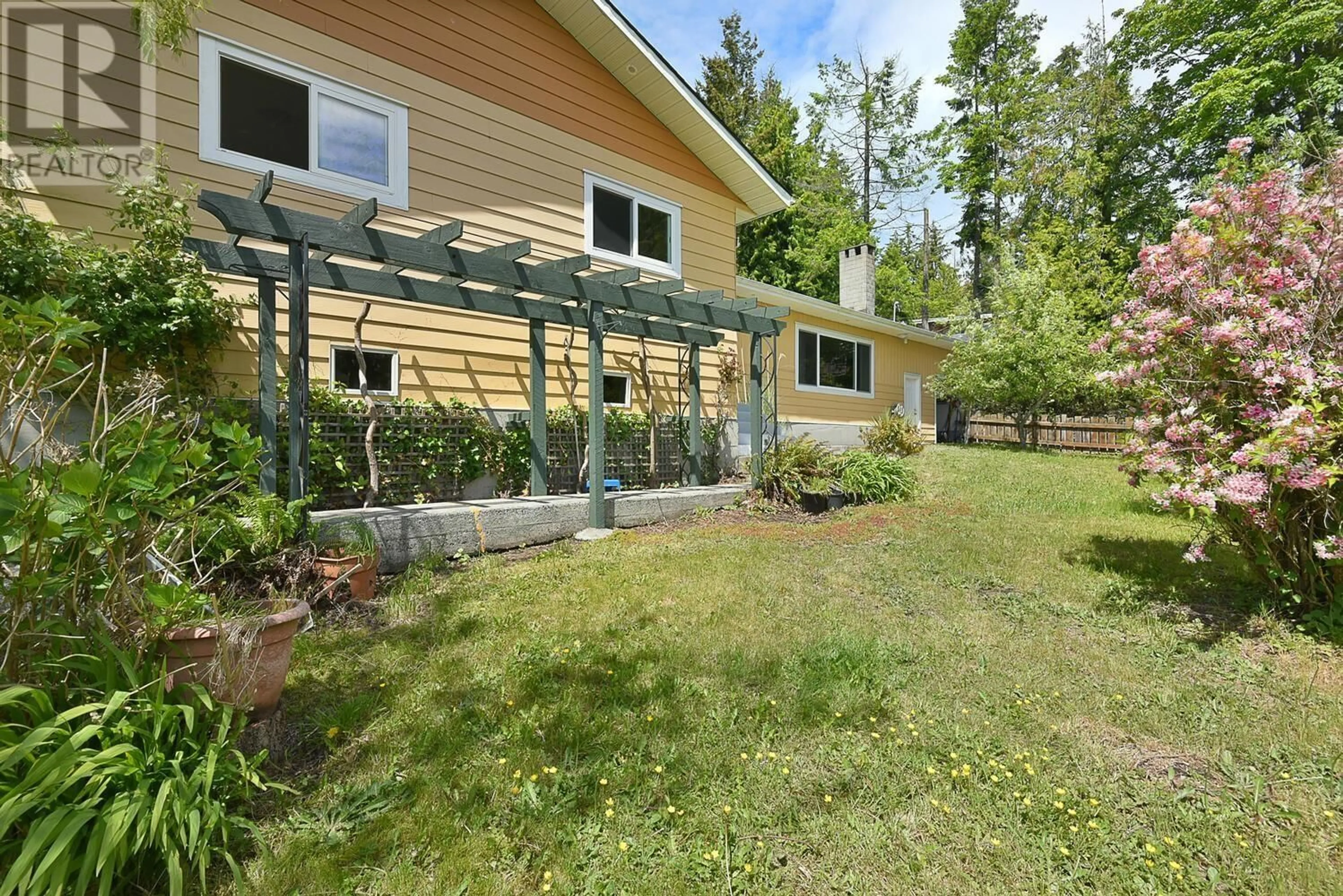 Patio, unknown for 6335 NORWEST BAY ROAD, Sechelt British Columbia V7Z0M5