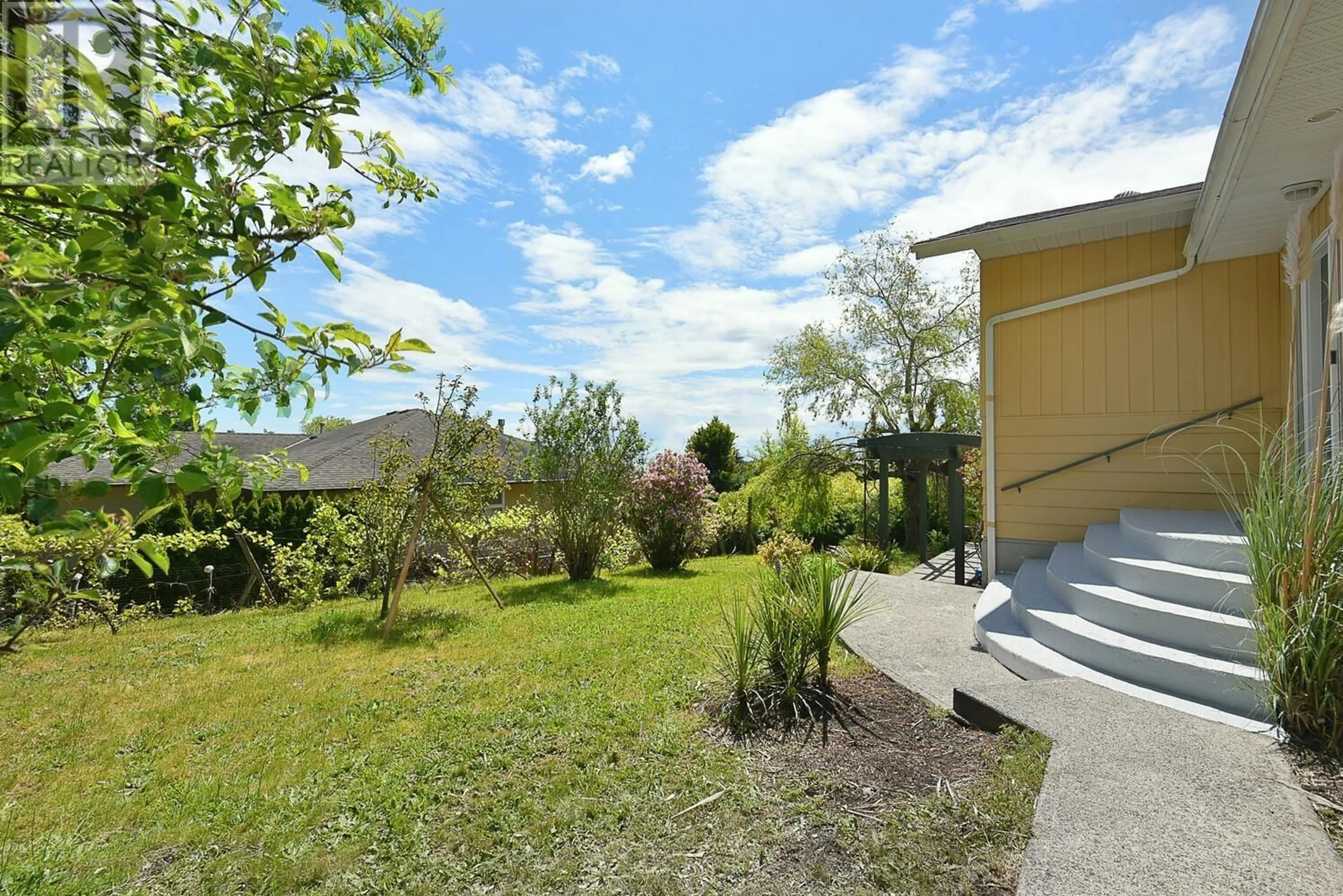Patio, unknown for 6335 NORWEST BAY ROAD, Sechelt British Columbia V7Z0M5