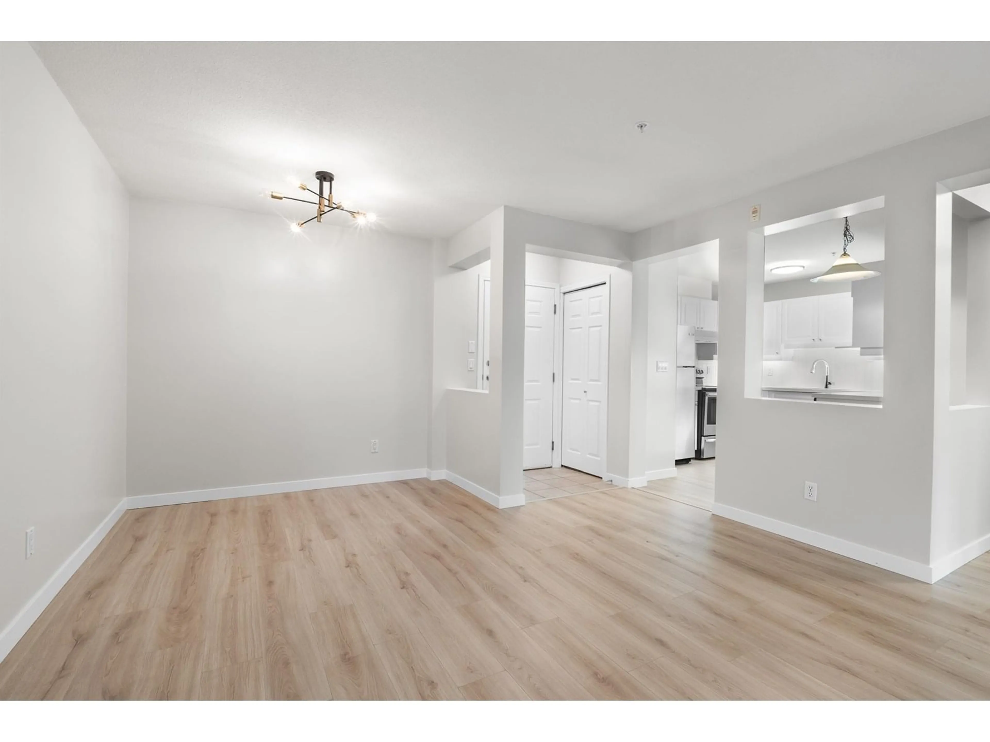 A pic of a room for 109 - 15155 22, Surrey British Columbia V4A9T4