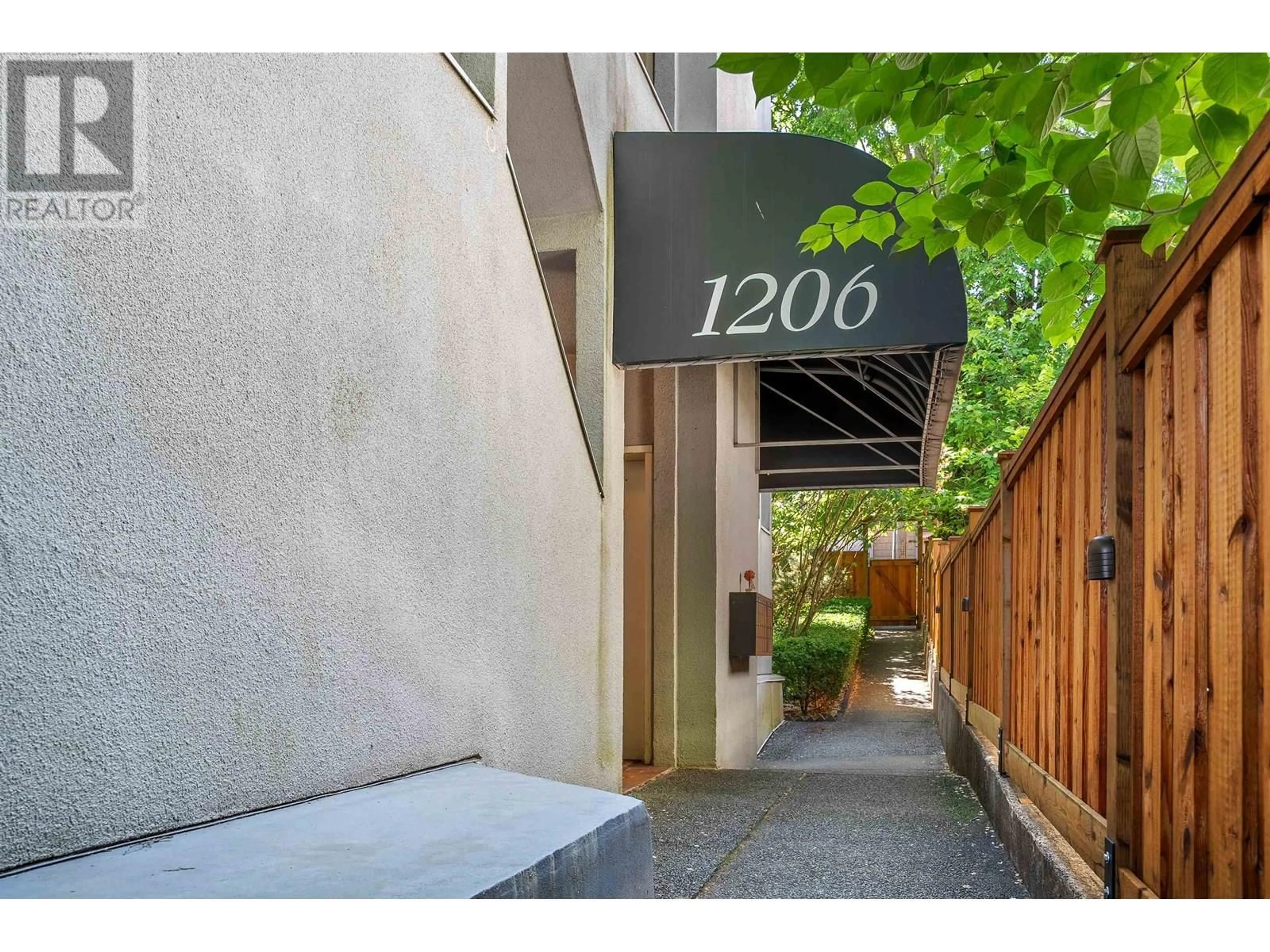 Indoor entryway for 101 - 1206 14TH AVENUE, Vancouver British Columbia V6H1P9