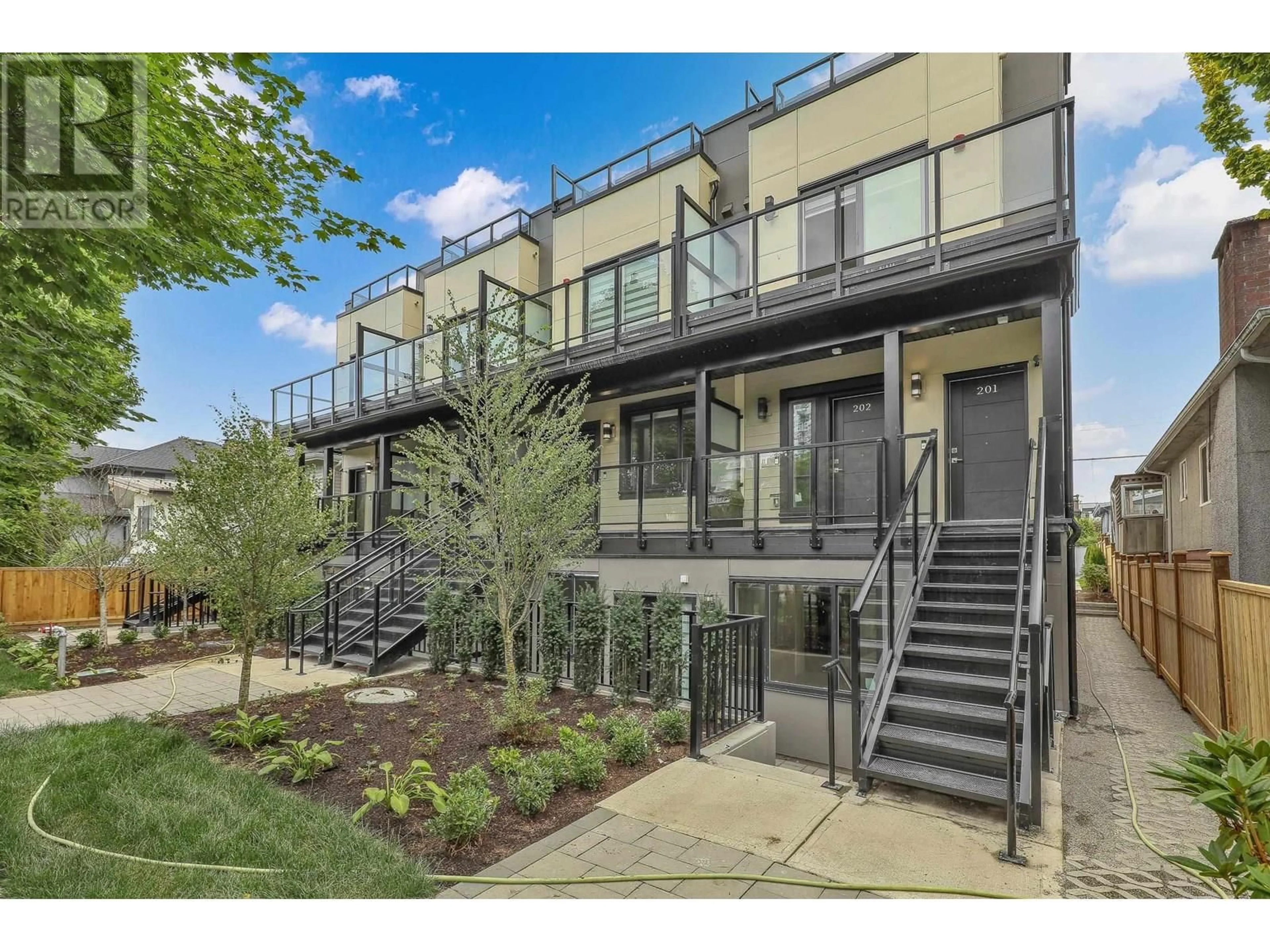 Unknown for 202 - 2122 32ND AVENUE, Vancouver British Columbia V5N3B9