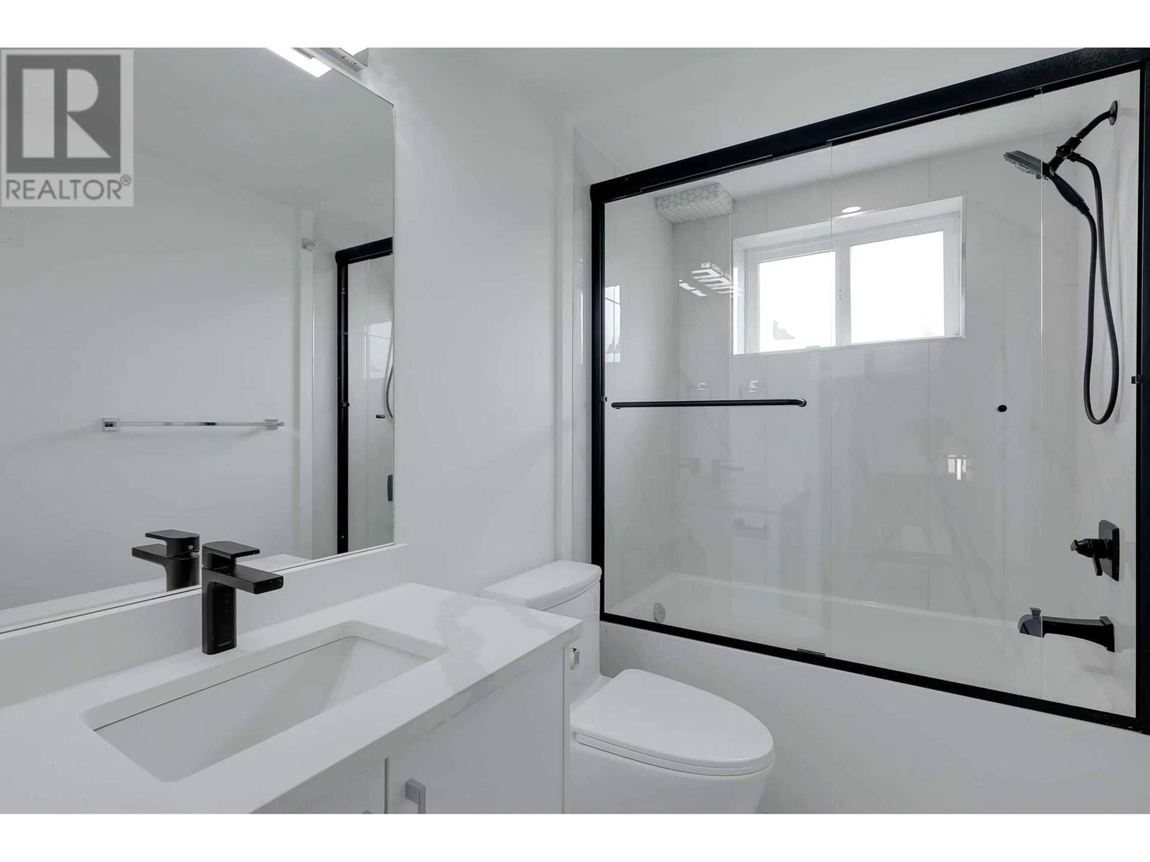 Contemporary bathroom, ceramic/tile floor for 201 - 2122 32ND AVENUE, Vancouver British Columbia V5N3B9