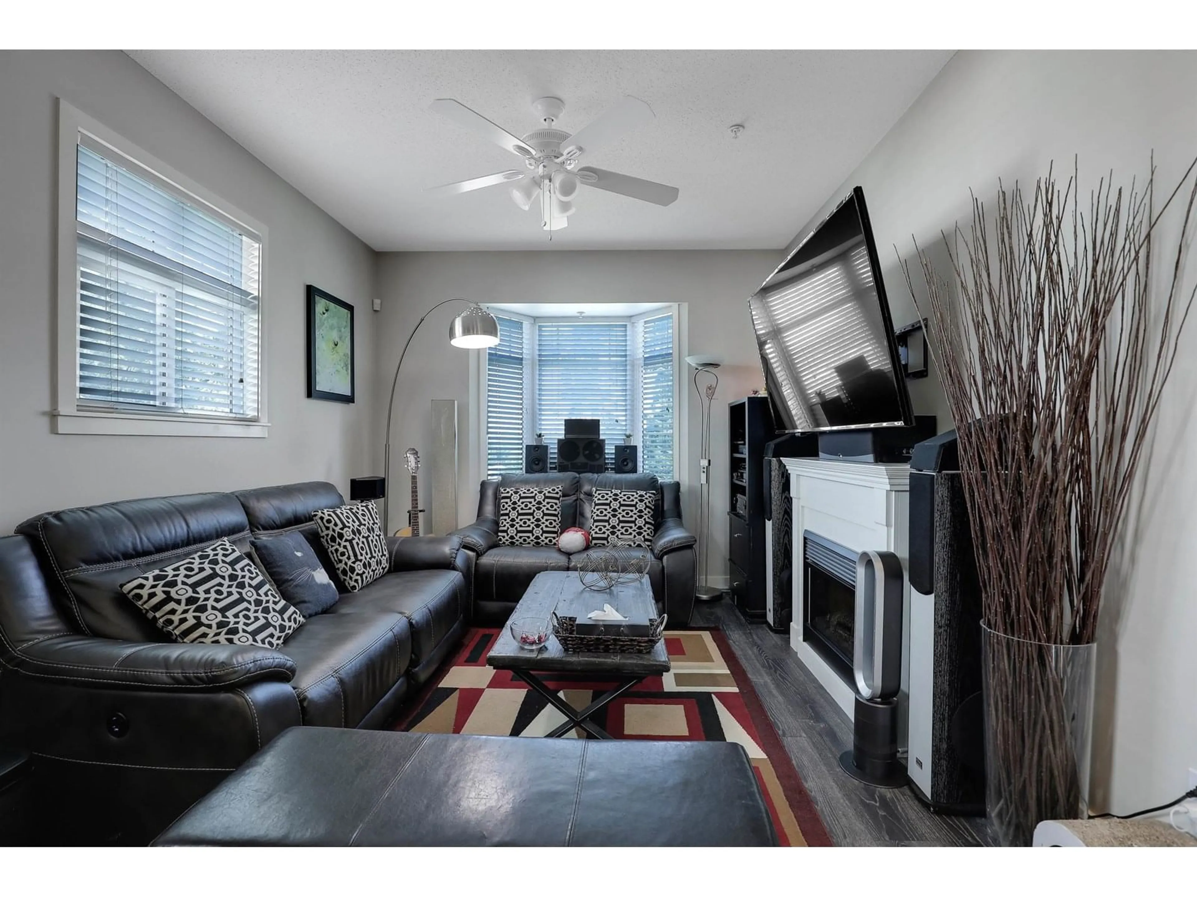 Living room with furniture, unknown for 22 - 19551 66, Surrey British Columbia V4N0Z5