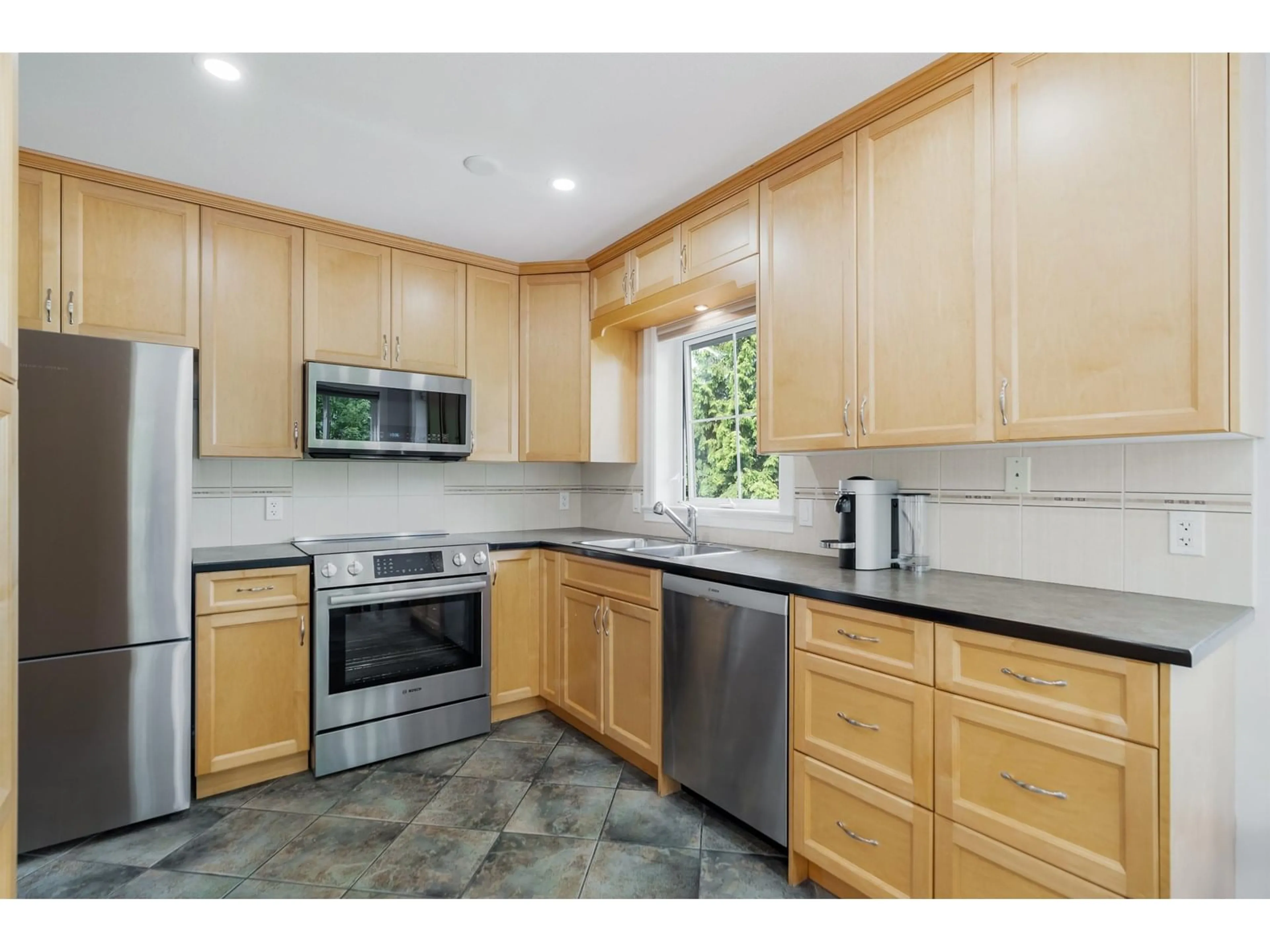 Standard kitchen, ceramic/tile floor for 305 - 20750 DUNCAN, Langley British Columbia V3A9J6
