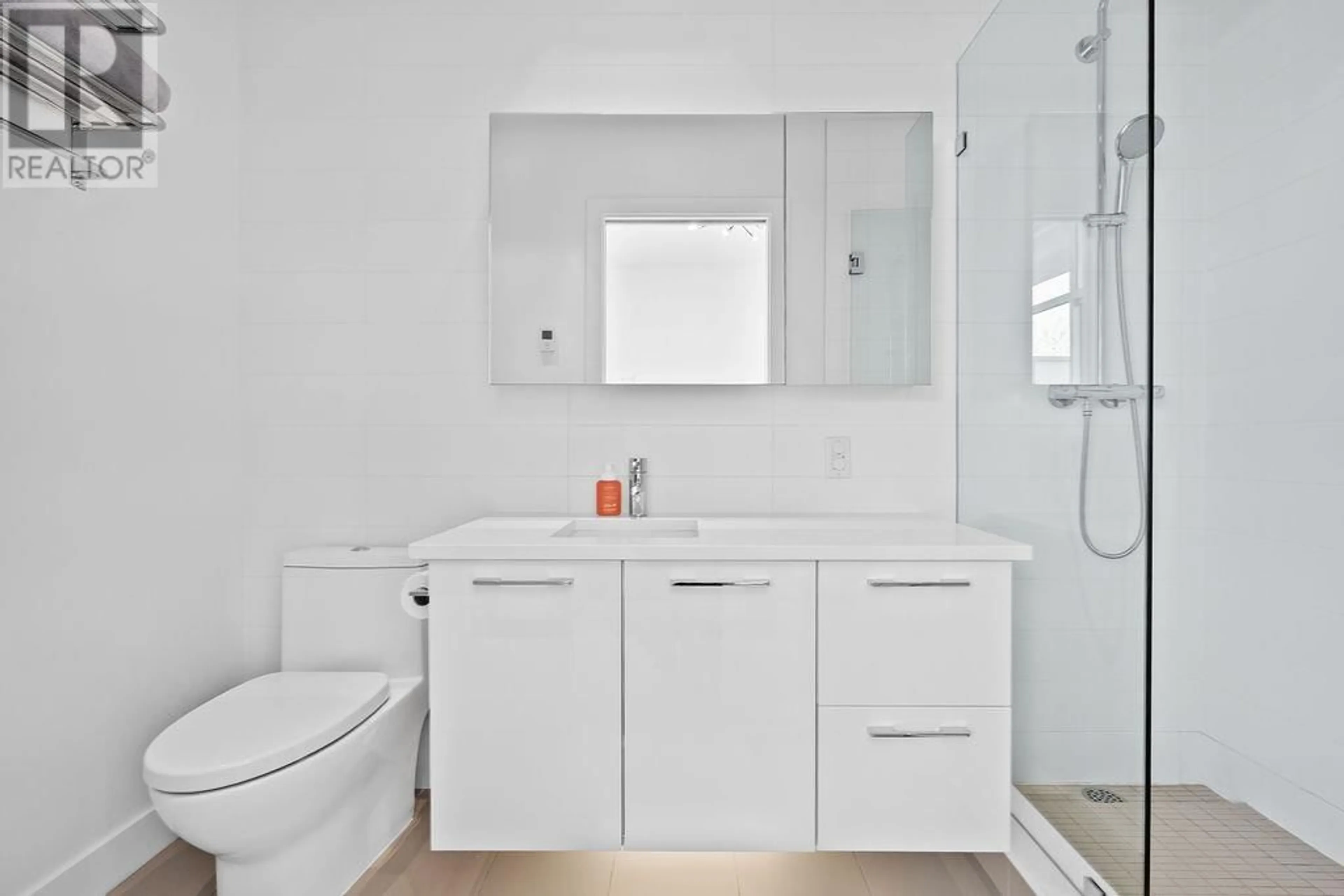 Standard bathroom, ceramic/tile floor for 1605 - 108 1ST AVENUE, Vancouver British Columbia V5T0E4
