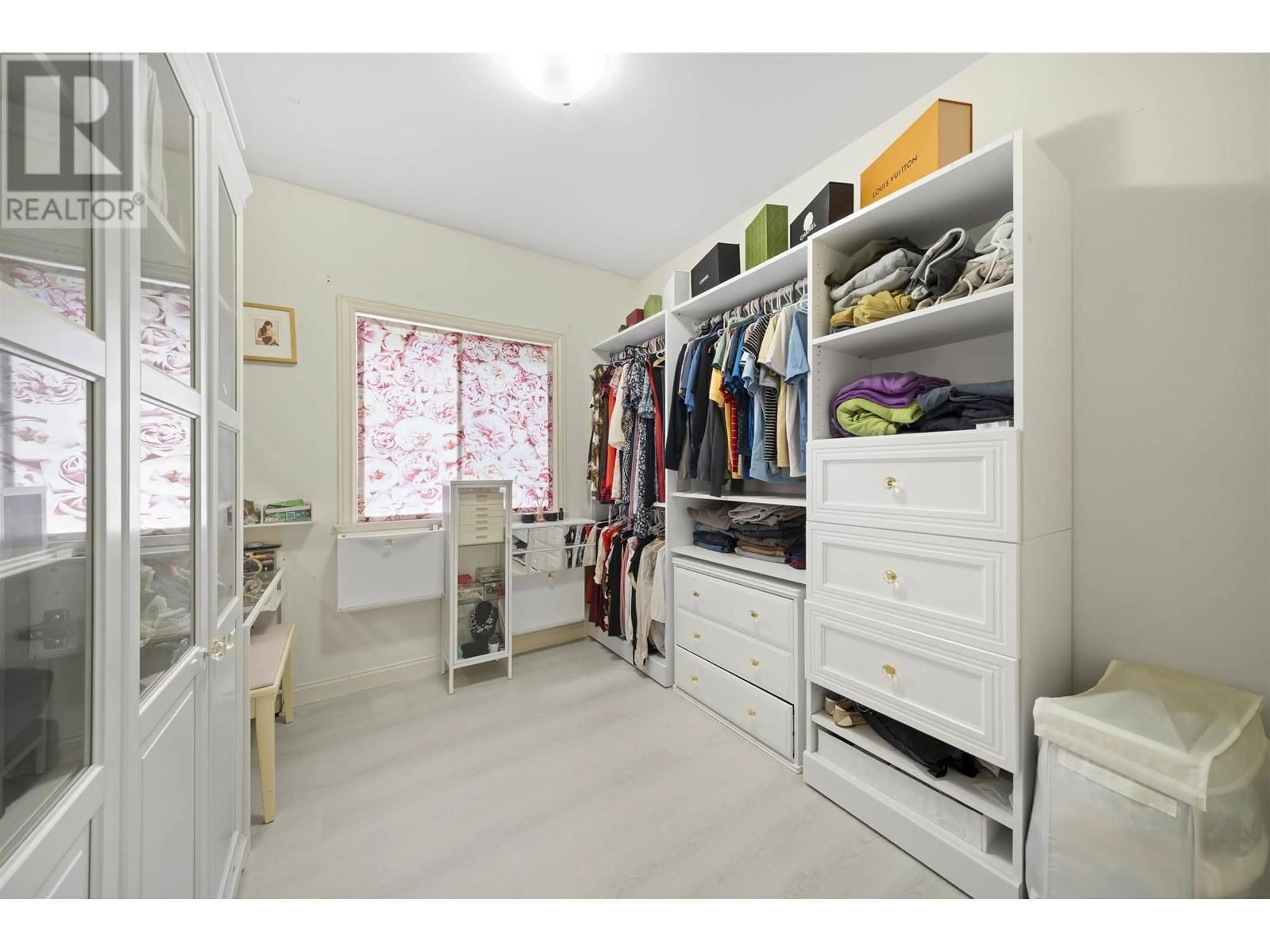 Storage room or clothes room or walk-in closet for 8211 NO. 1 ROAD, Richmond British Columbia V7C1T8