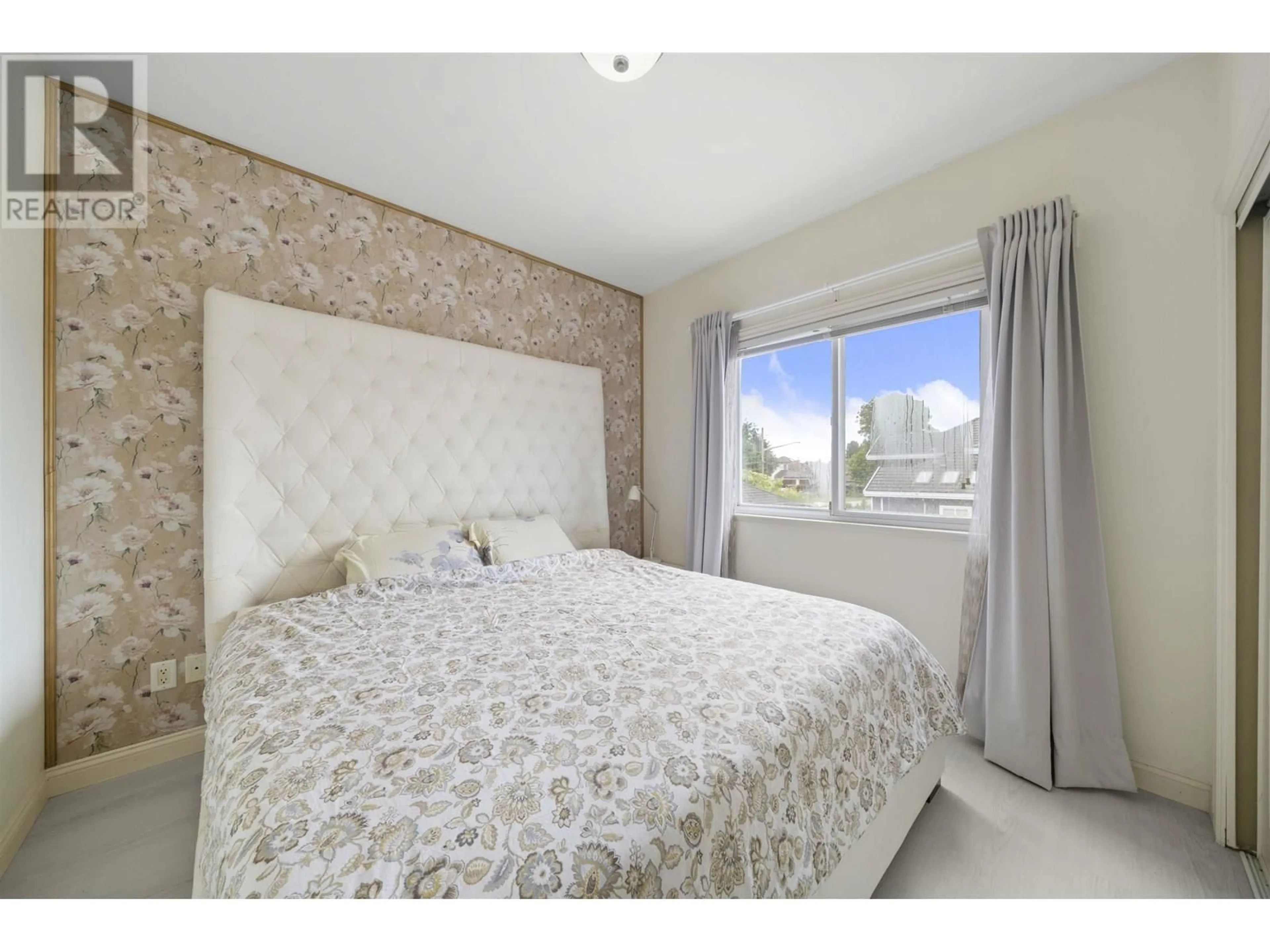 Bedroom with bed, unknown for 8211 NO. 1 ROAD, Richmond British Columbia V7C1T8