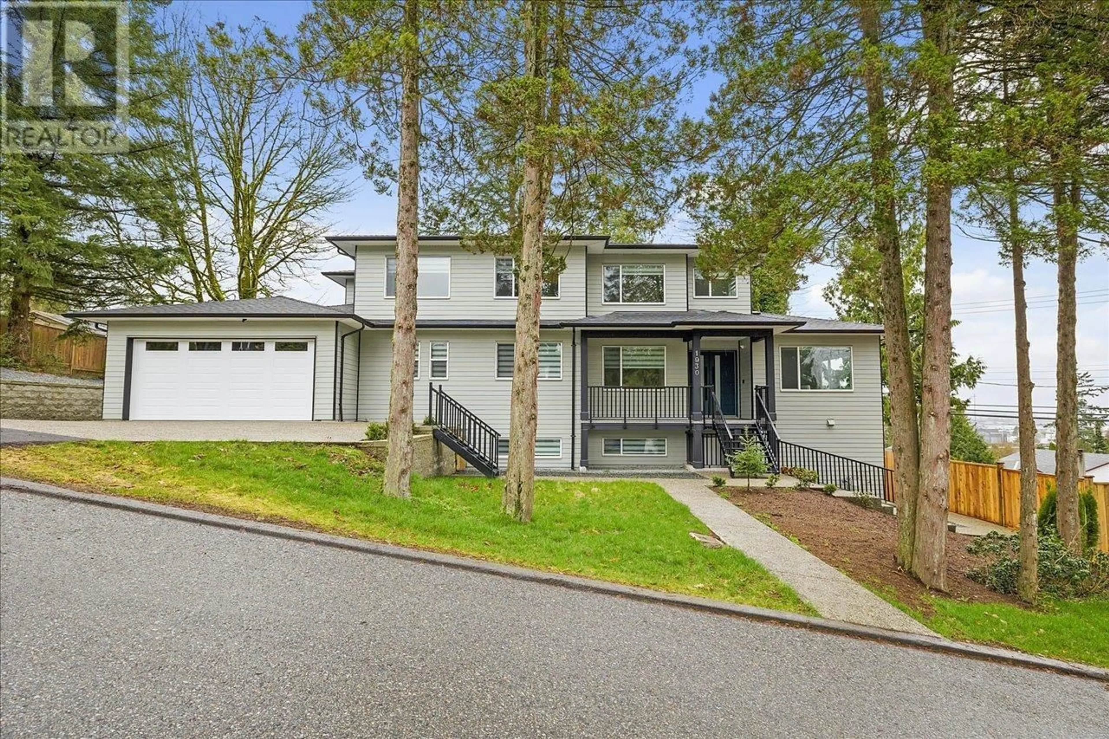 Home with vinyl exterior material, street for 1930 KAPTEY AVENUE, Coquitlam British Columbia V3K6P1