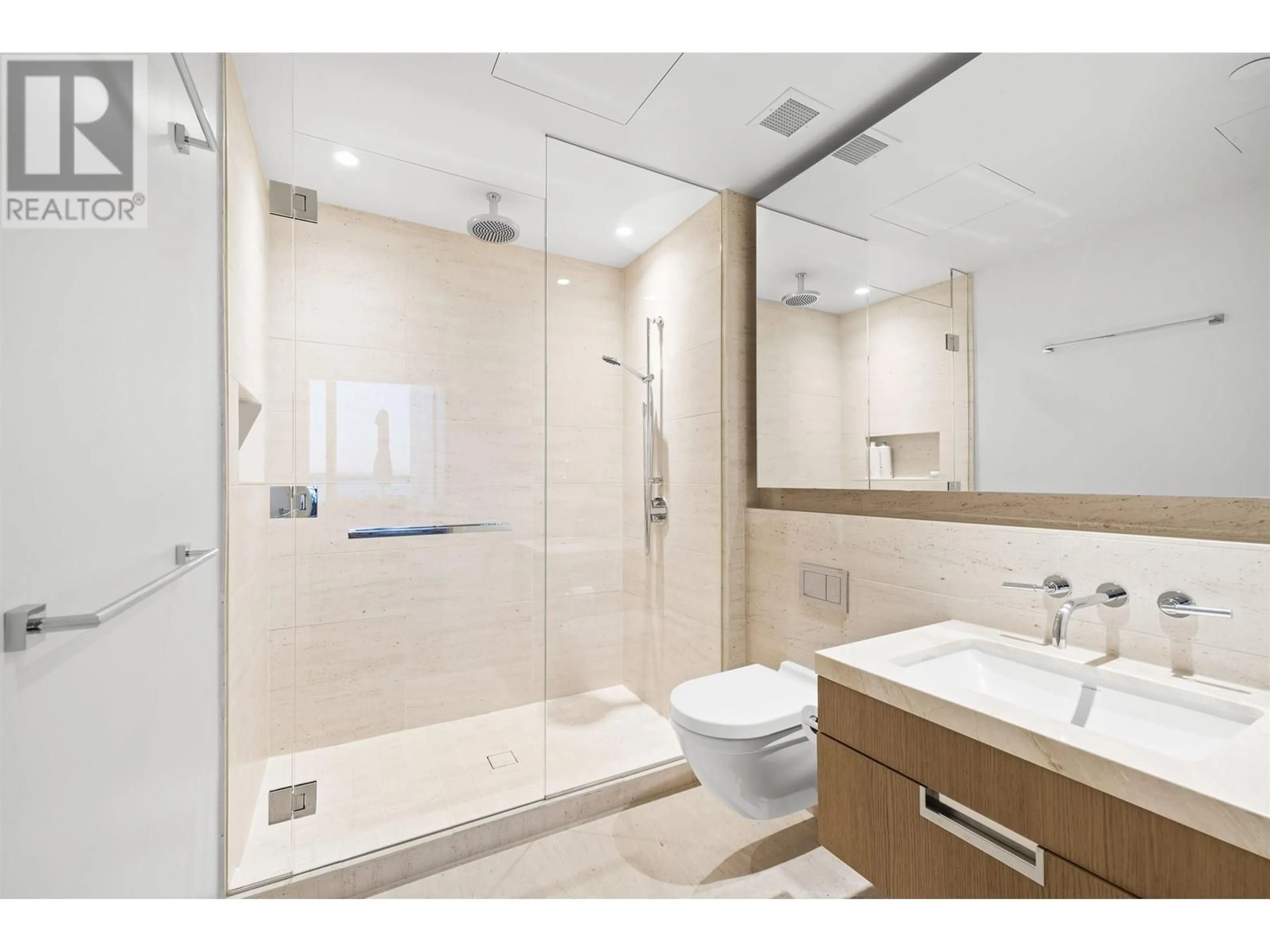 Standard bathroom, ceramic/tile floor for 405 - 1355 BELLEVUE AVENUE, West Vancouver British Columbia V7T0B4