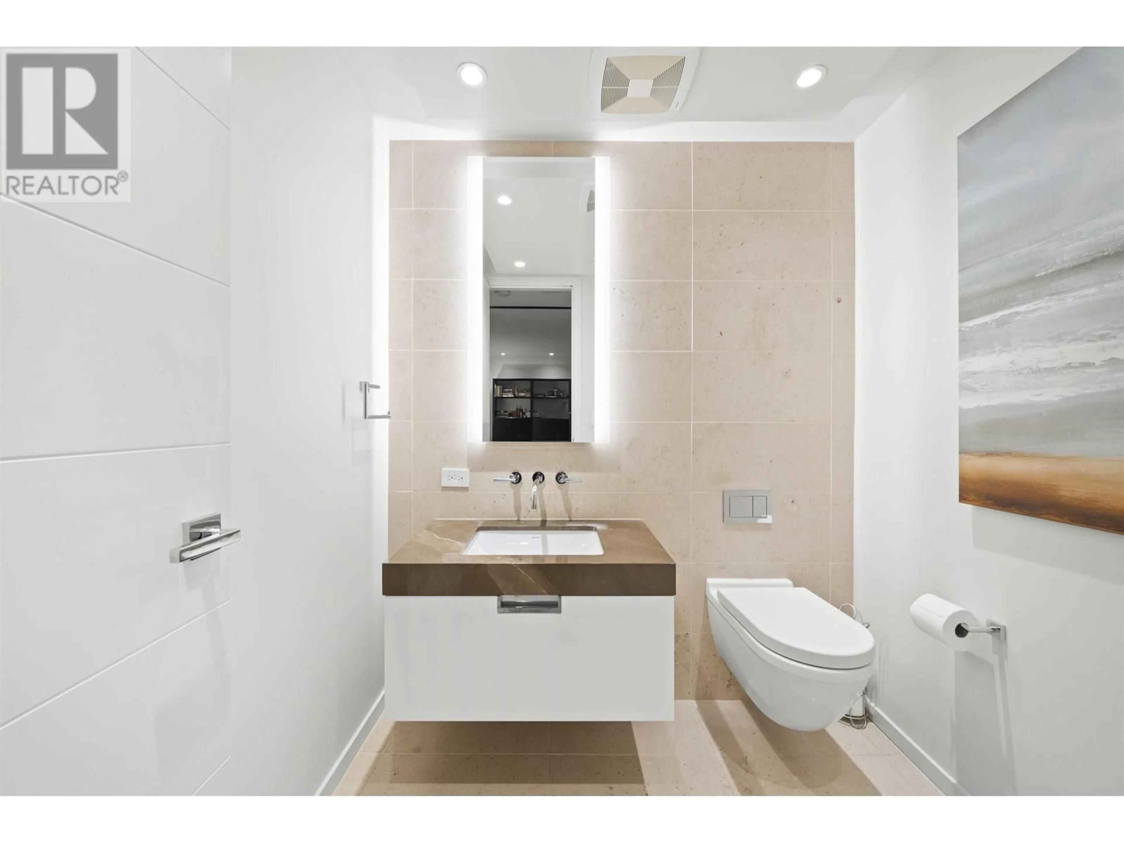 Standard bathroom, ceramic/tile floor for 405 - 1355 BELLEVUE AVENUE, West Vancouver British Columbia V7T0B4