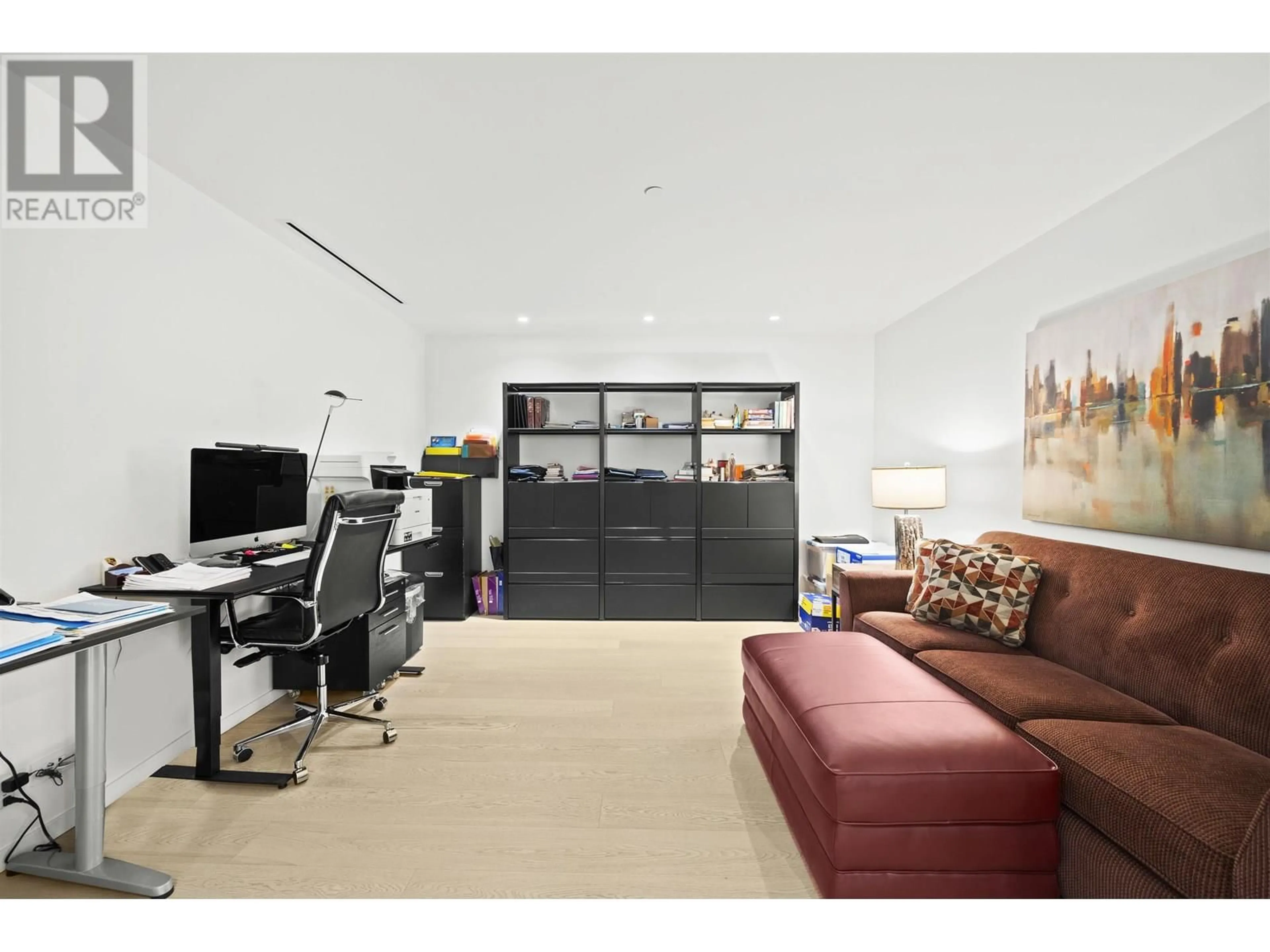 Living room with furniture, unknown for 405 - 1355 BELLEVUE AVENUE, West Vancouver British Columbia V7T0B4
