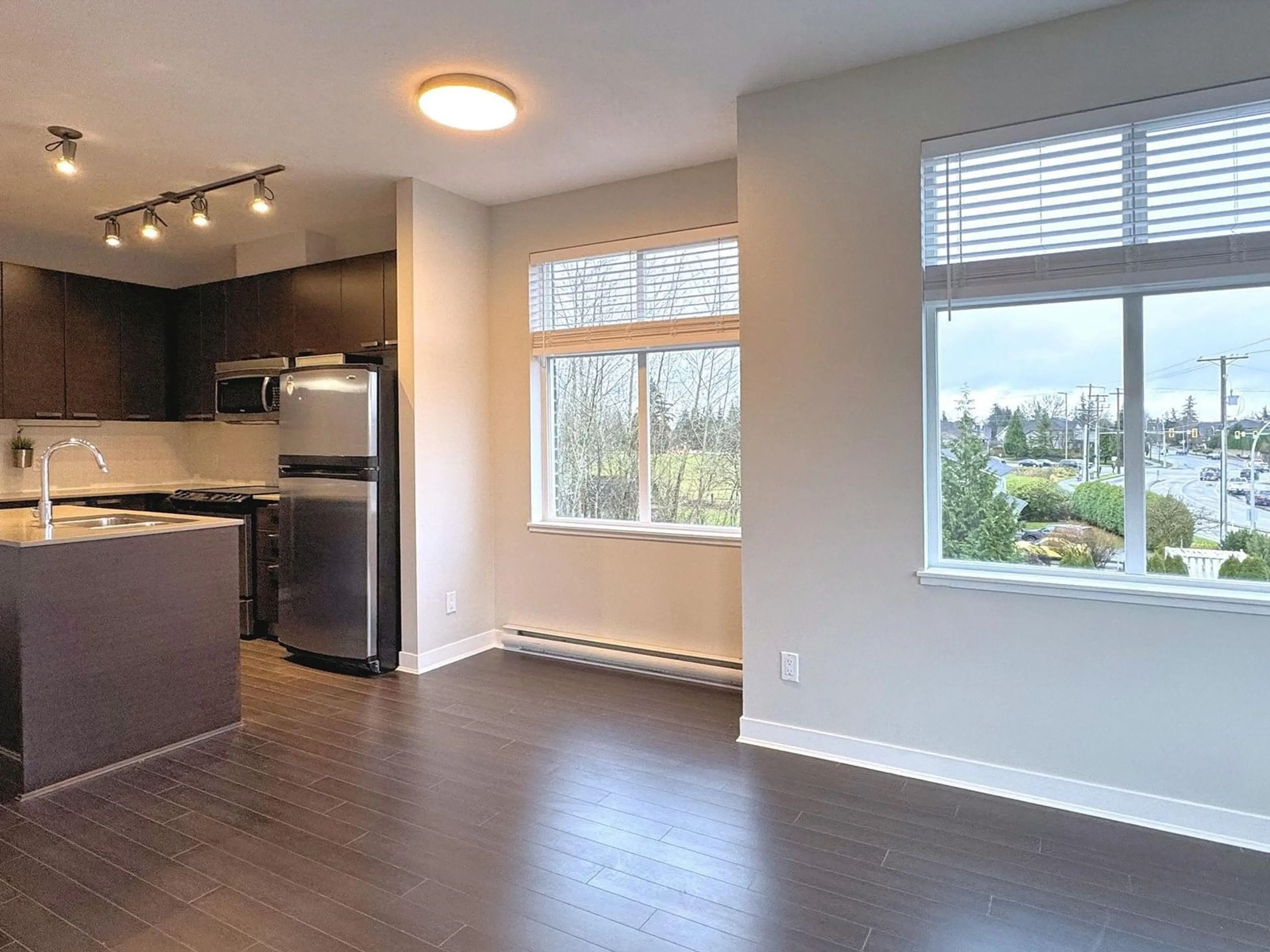 Open concept kitchen, wood/laminate floor for 358 - 6758 188, Surrey British Columbia V4N6K2