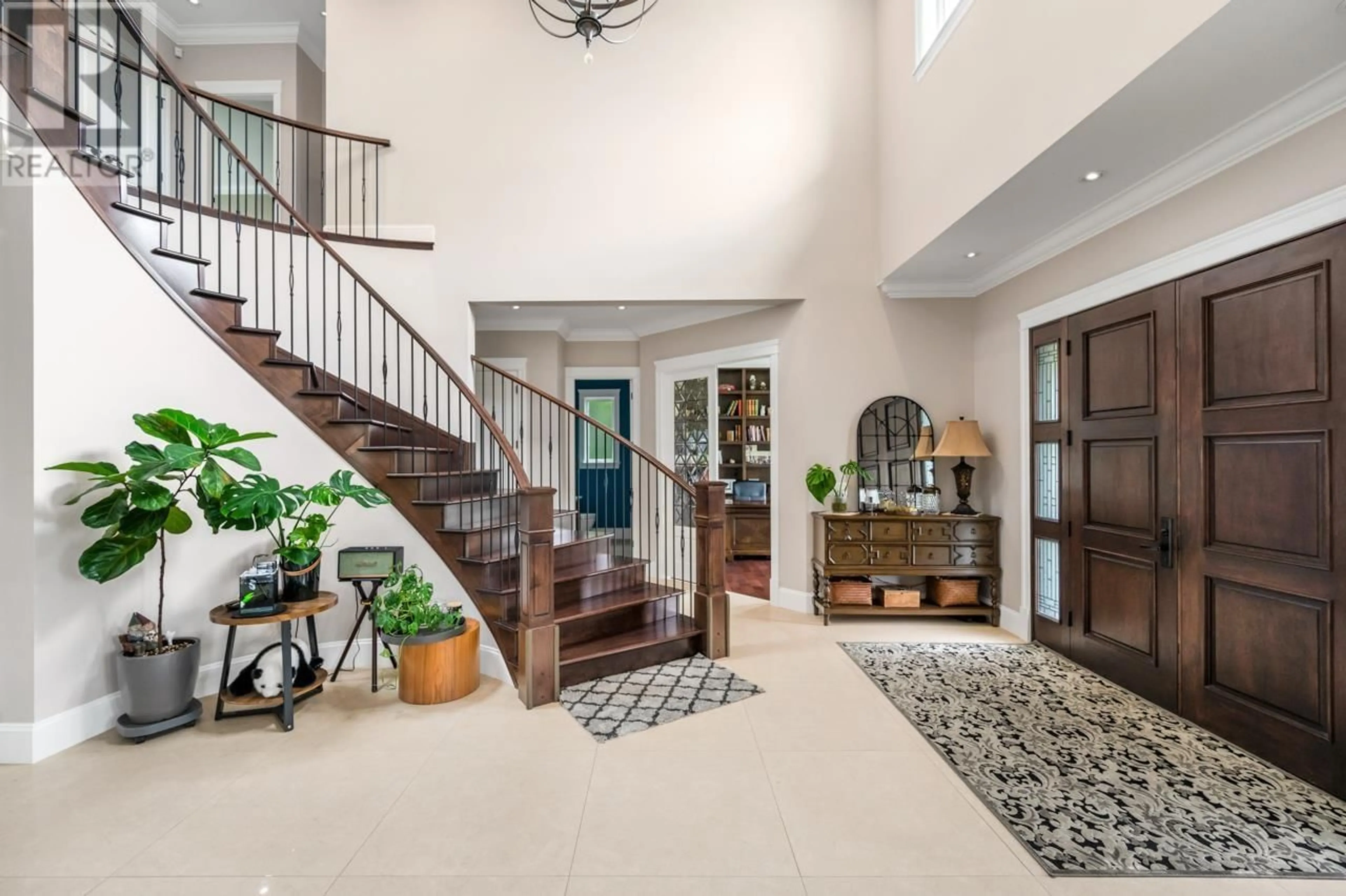 Indoor entryway for 4758 BOND STREET, Burnaby British Columbia V5H1H1