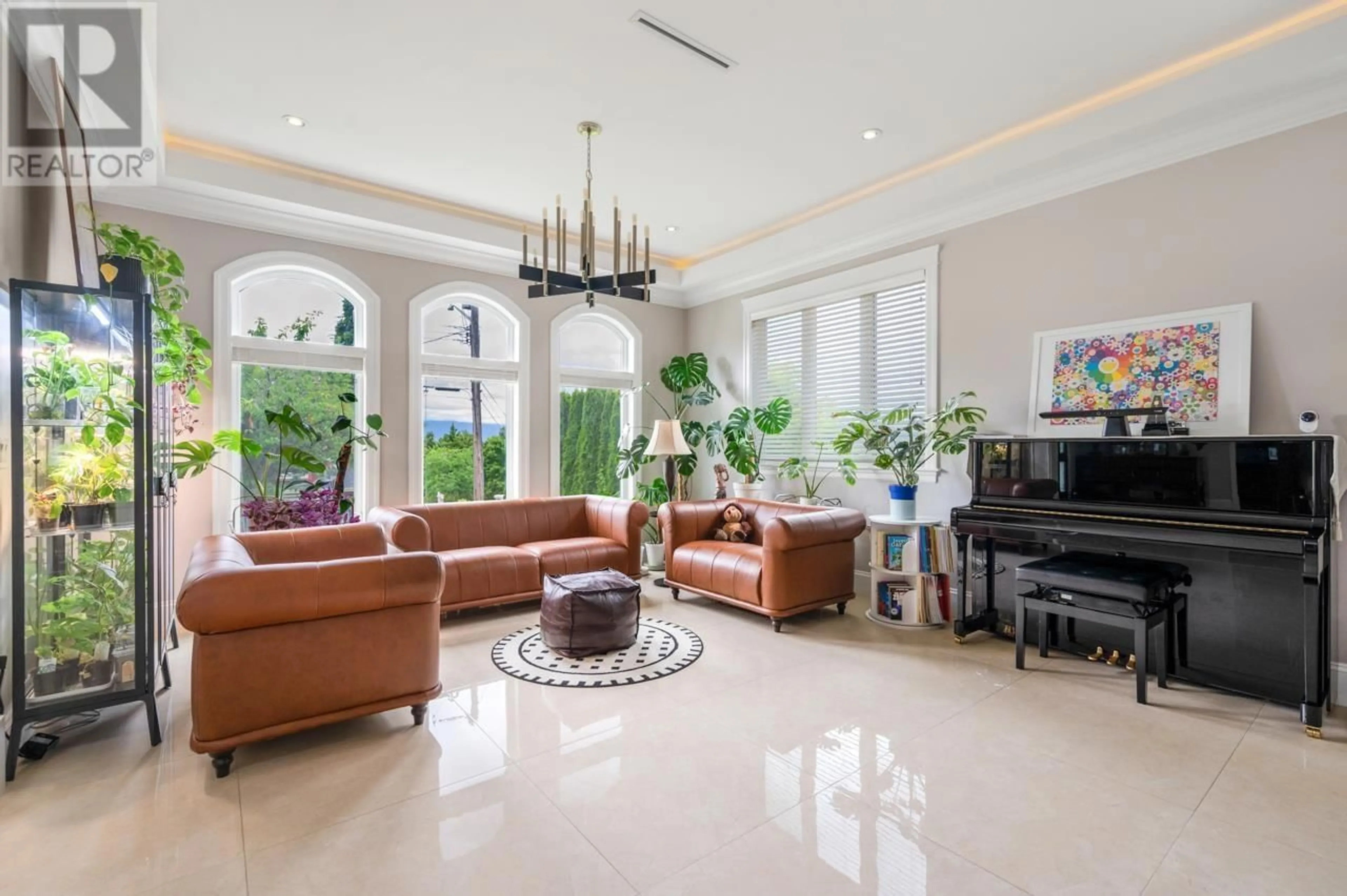 Living room with furniture, ceramic/tile floor for 4758 BOND STREET, Burnaby British Columbia V5H1H1
