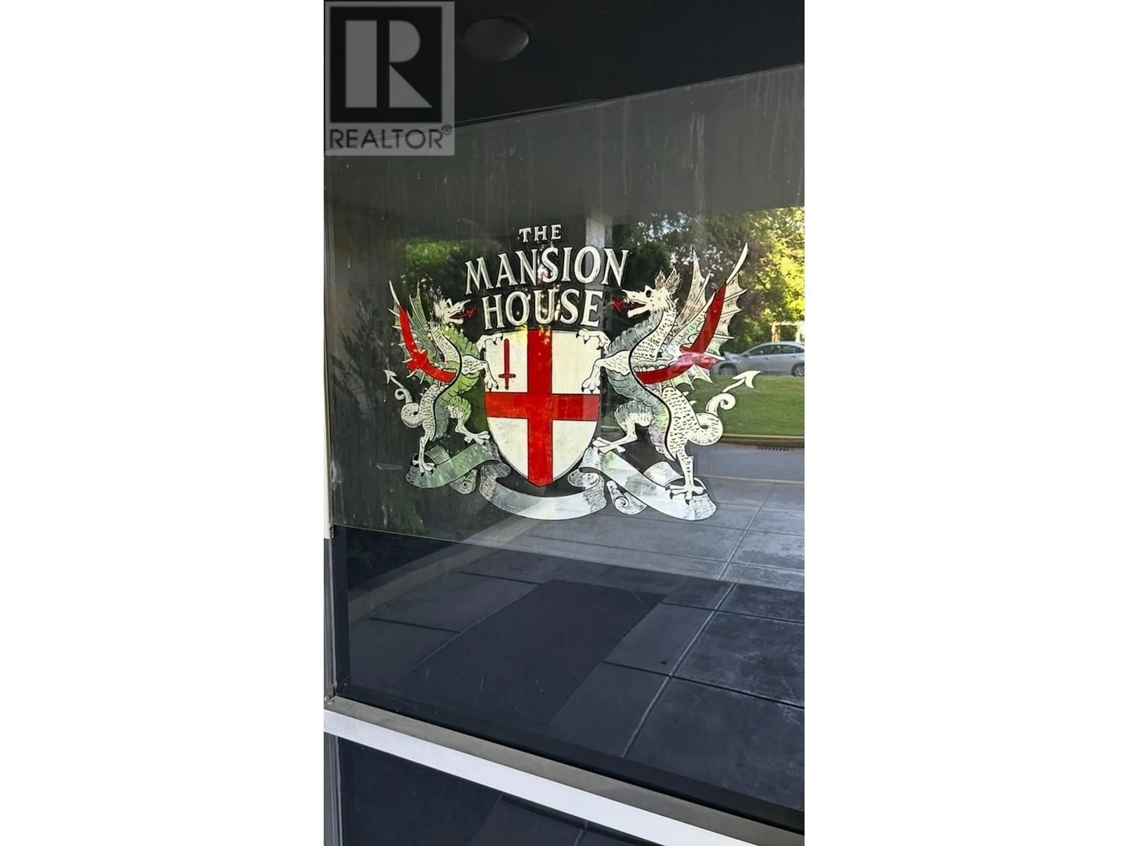 Indoor foyer for 305 - 6076 TISDALL STREET, Vancouver British Columbia V5Z3N2