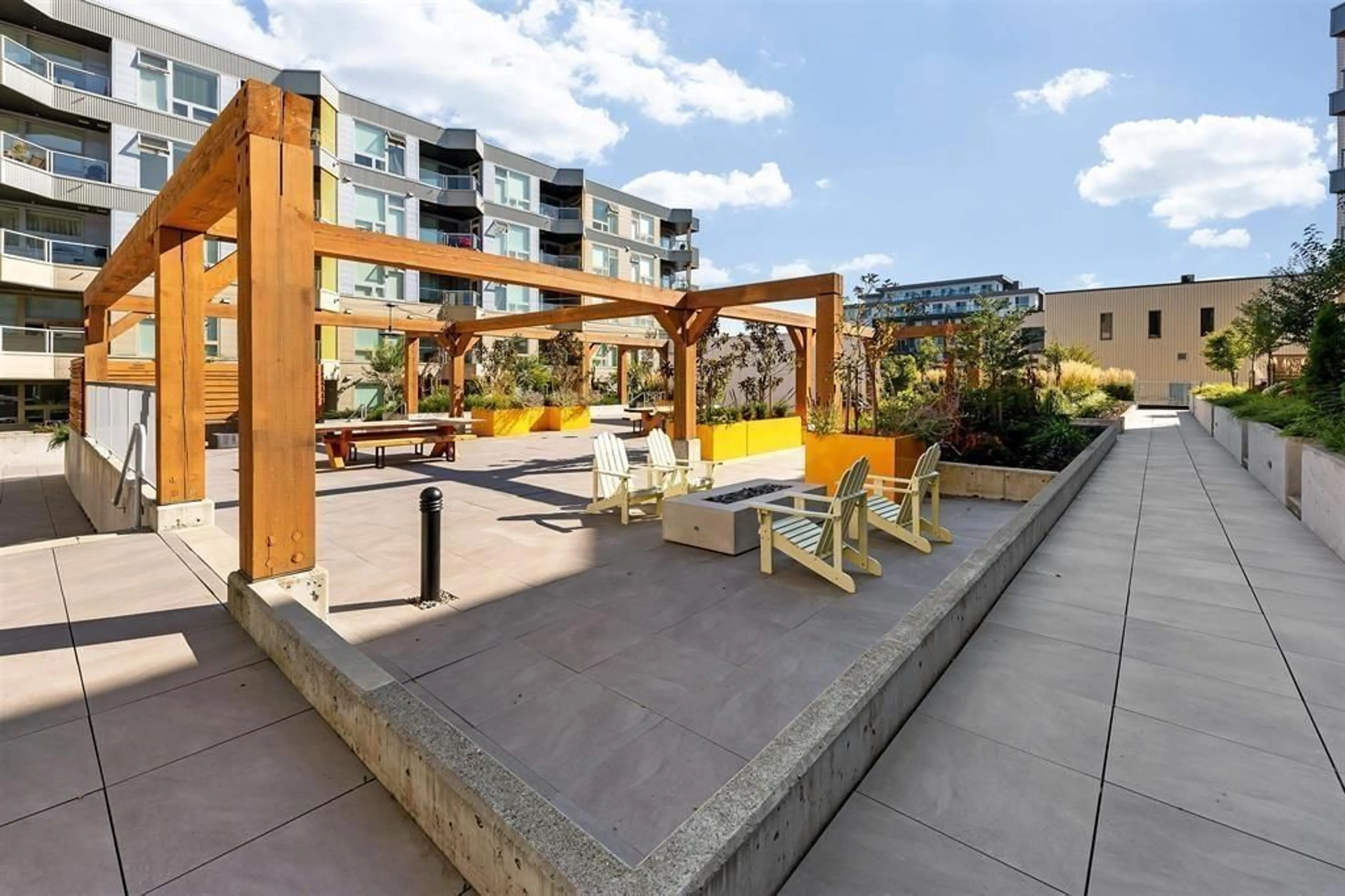 Patio, unknown for 212 - 32838 LANDEAU, Abbotsford British Columbia V2S0M6