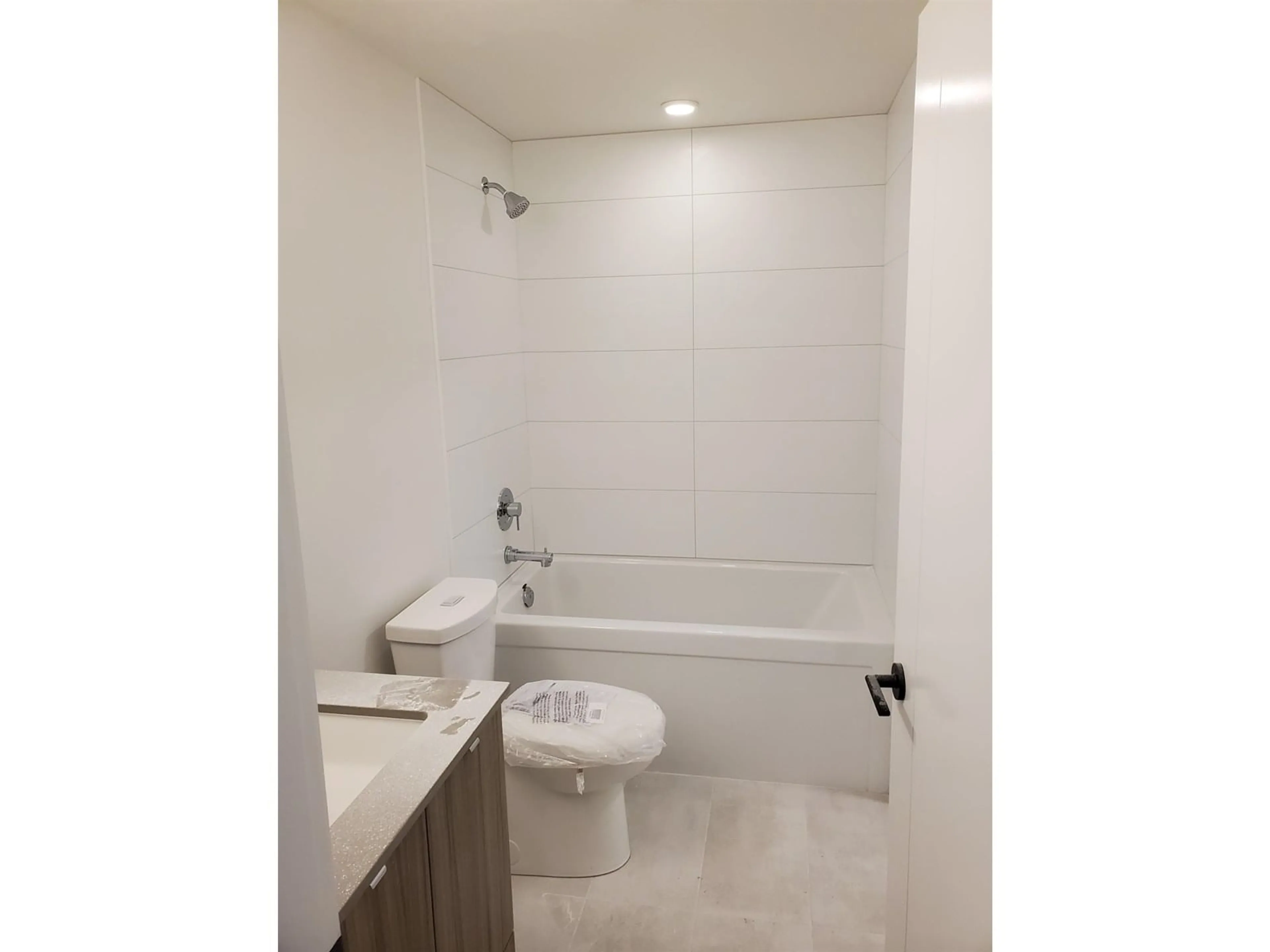 Standard bathroom, unknown for 212 - 32838 LANDEAU, Abbotsford British Columbia V2S0M6