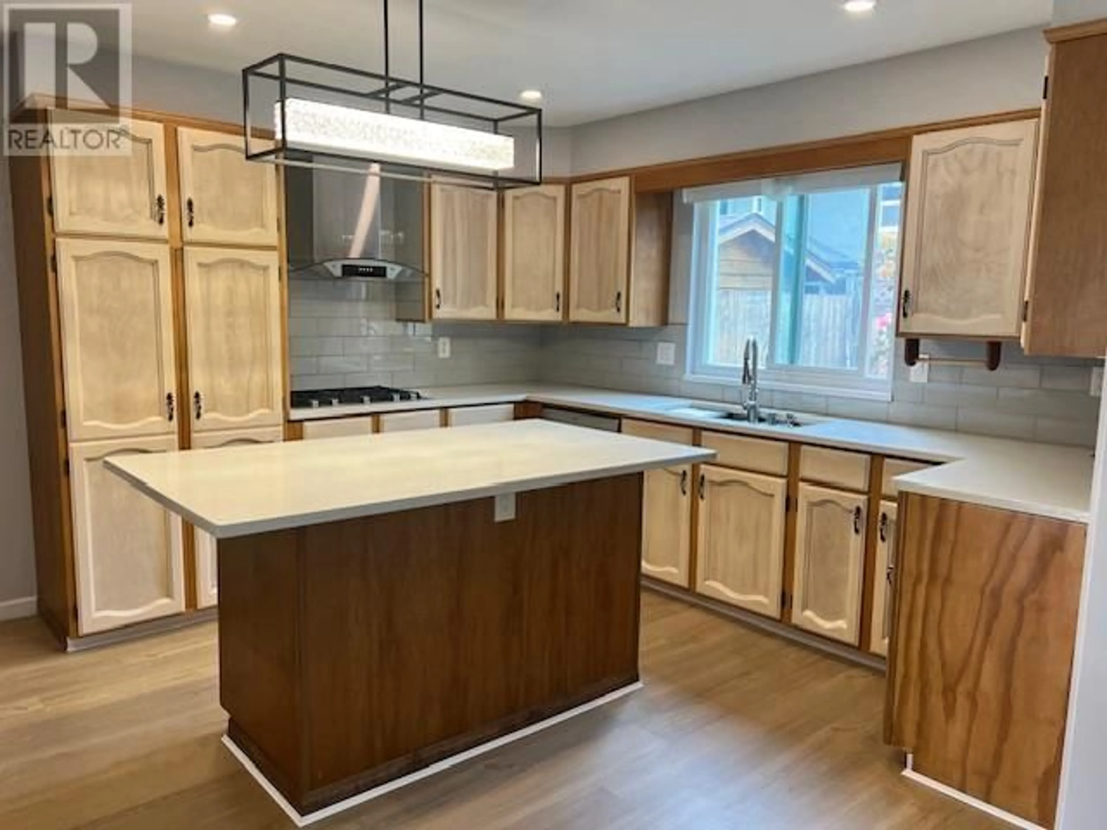 Open concept kitchen, wood/laminate floor for 4328 FORTUNE AVENUE, Richmond British Columbia V7E5P8