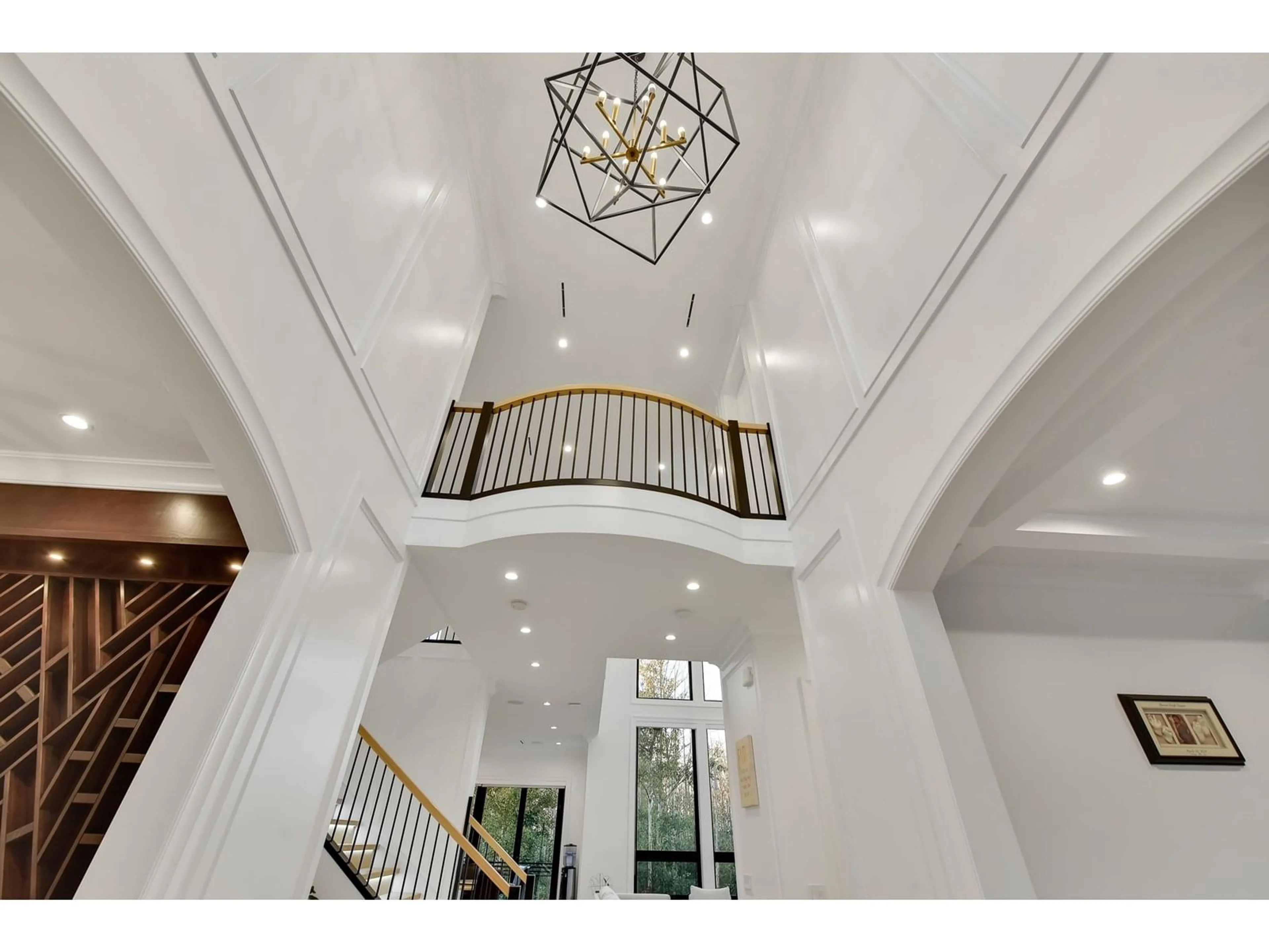 Indoor foyer for 16561 29A, Surrey British Columbia V3Z9X4