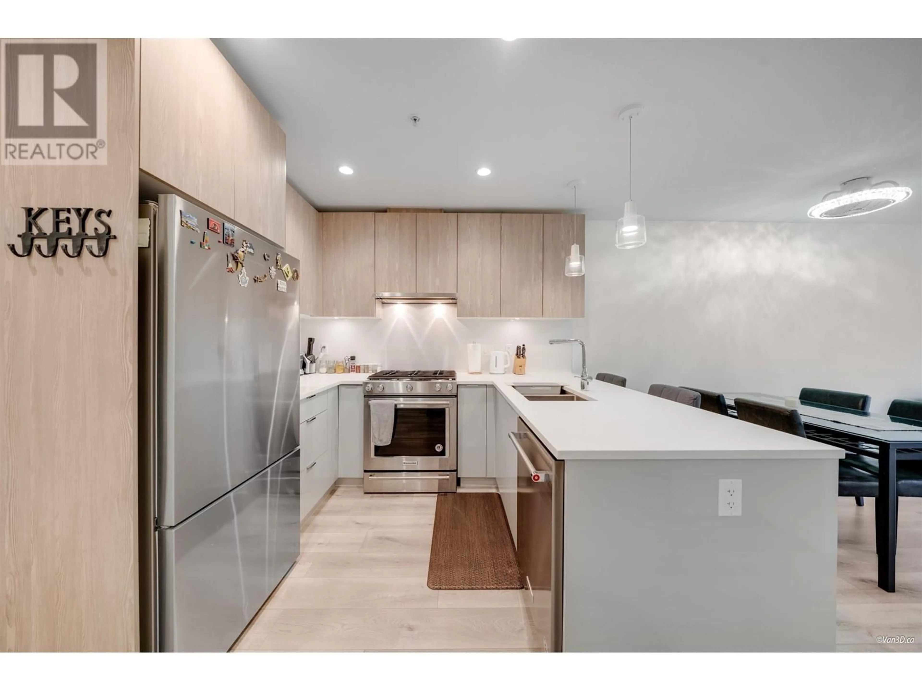 Open concept kitchen, ceramic/tile floor for 207 - 128 8TH STREET, North Vancouver British Columbia V7L0H2